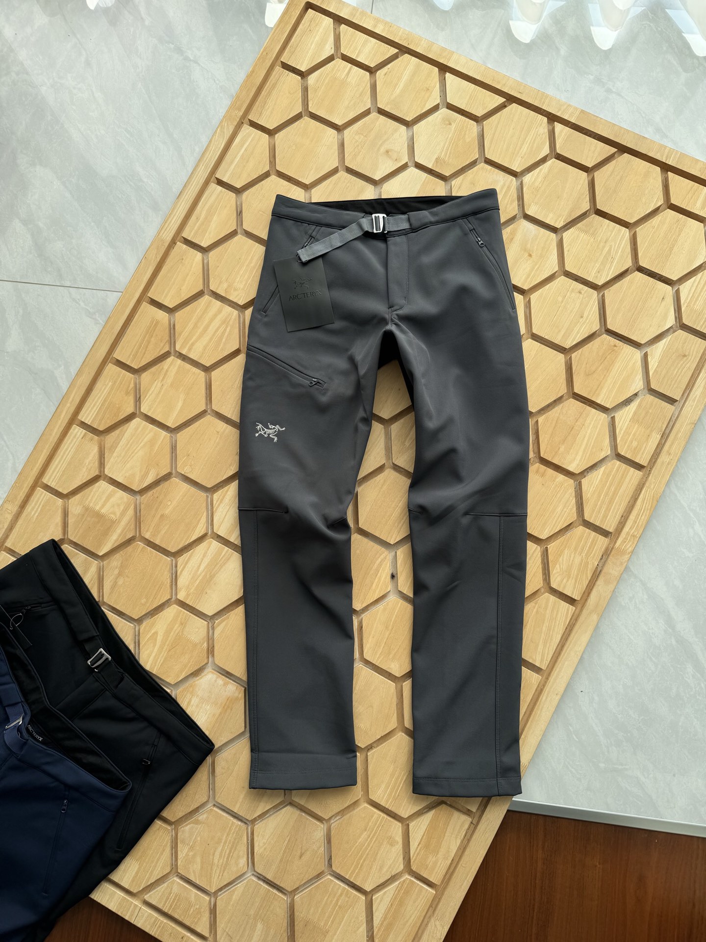Arc'teryx 高仿男款三色機能長褲 調節式腰帶設計 彈力舒適剪裁| 10 Arc'teryx 高仿男款三色機能長褲 調節式腰帶設計 彈力舒適剪裁