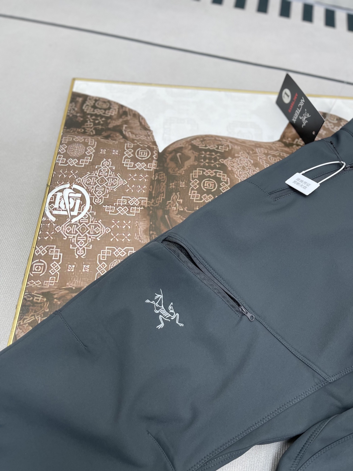 Arc'teryx 高仿男款雙色機能長褲 快扣腰帶設計 修身百搭款| 9 Arc'teryx 高仿男款雙色機能長褲 快扣腰帶設計 修身百搭款