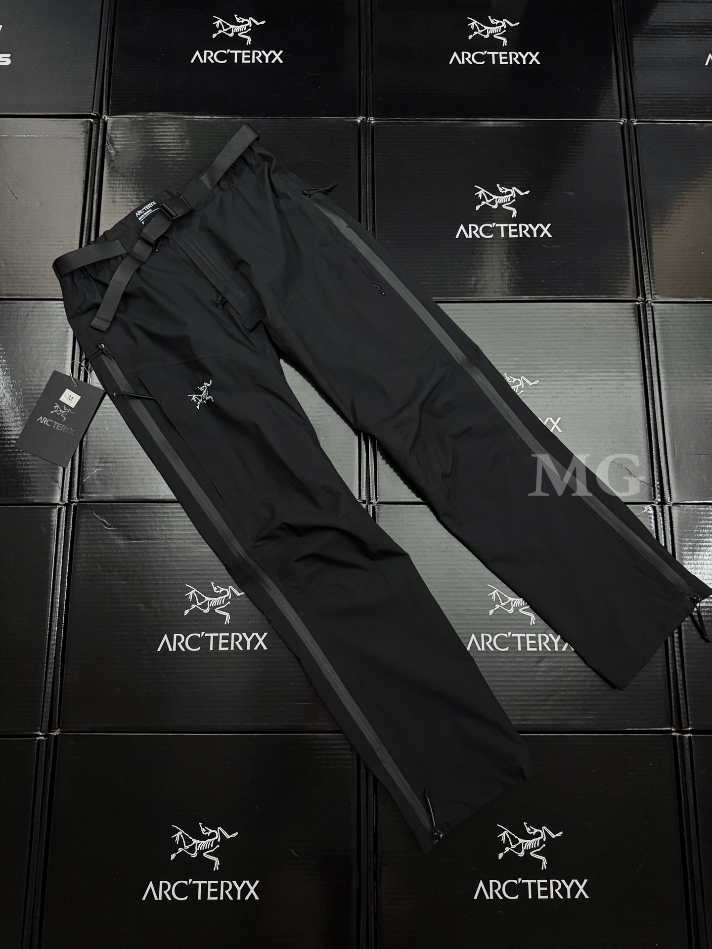 Arc'teryx 高仿黑色直筒拉鍊長褲 雙側貼袋設計 防潑水面料| 14 Arc'teryx 高仿黑色直筒拉鍊長褲 雙側貼袋設計 防潑水面料