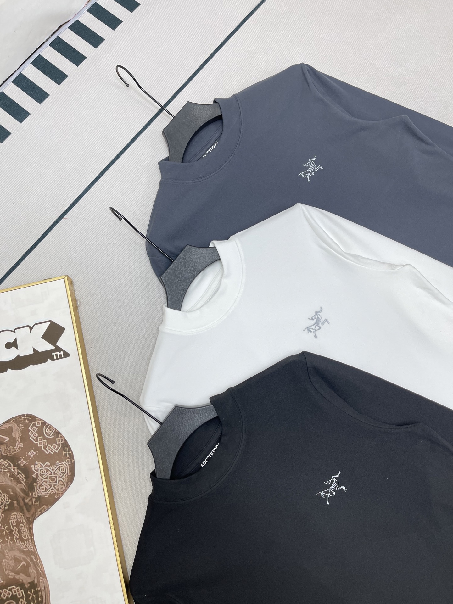Arc'teryx 一比一長袖打底衫 男款簡約刺繡LOGO三色可選 高彈親膚材質| 13 Arc'teryx 一比一長袖打底衫 男款簡約刺繡LOGO三色可選 高彈親膚材質