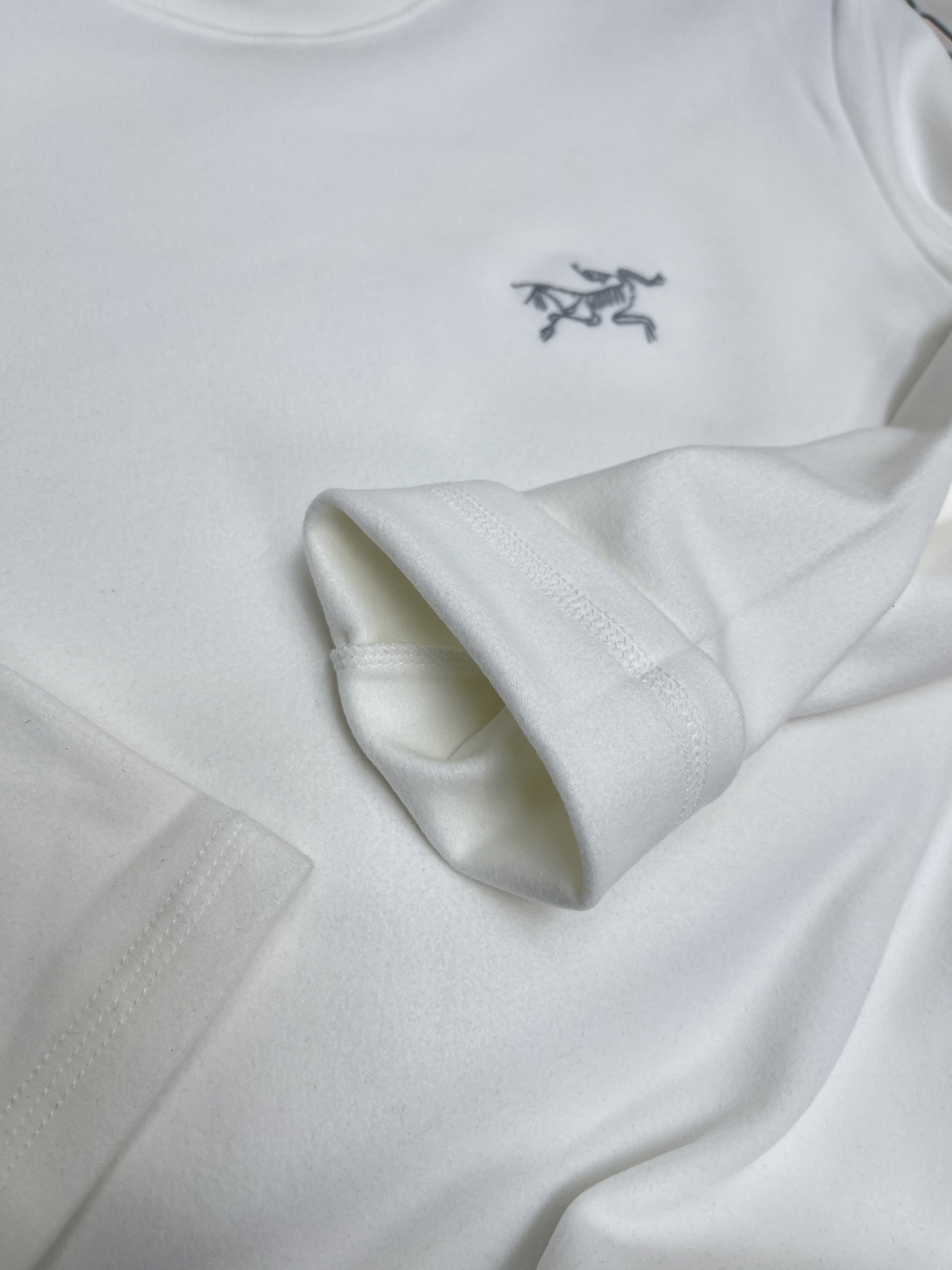 Arc'teryx 一比一長袖打底衫 男款簡約刺繡LOGO三色可選 高彈親膚材質| 7 Arc'teryx 一比一長袖打底衫 男款簡約刺繡LOGO三色可選 高彈親膚材質