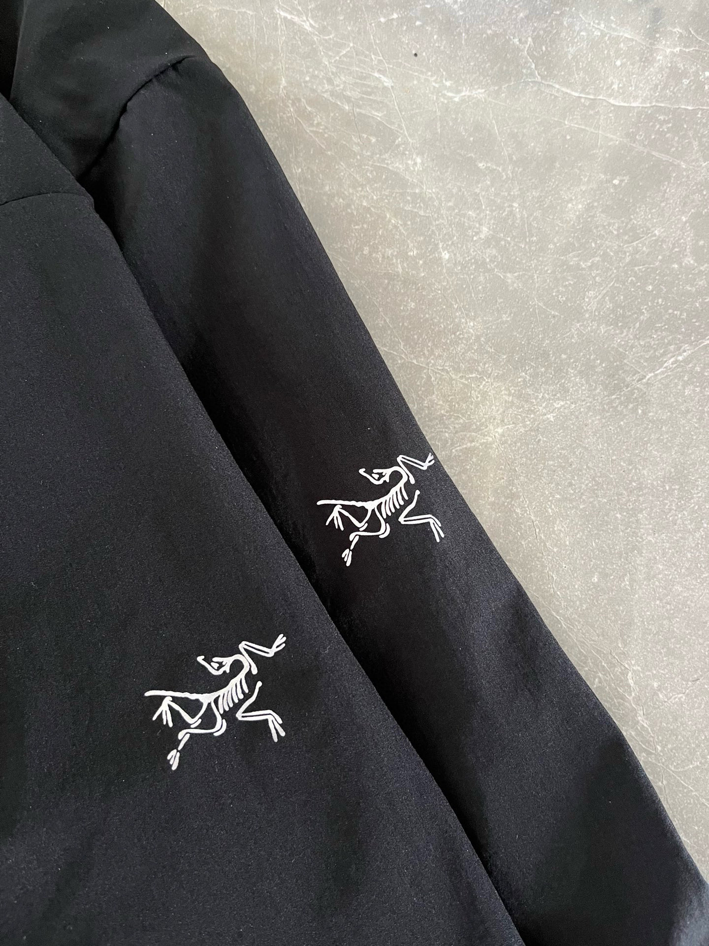 Arc'teryx A貨防風圓領長袖上衣 黑色雙款式 胸前拉鍊設計| 8 Arc'teryx A貨防風圓領長袖上衣 黑色雙款式 胸前拉鍊設計