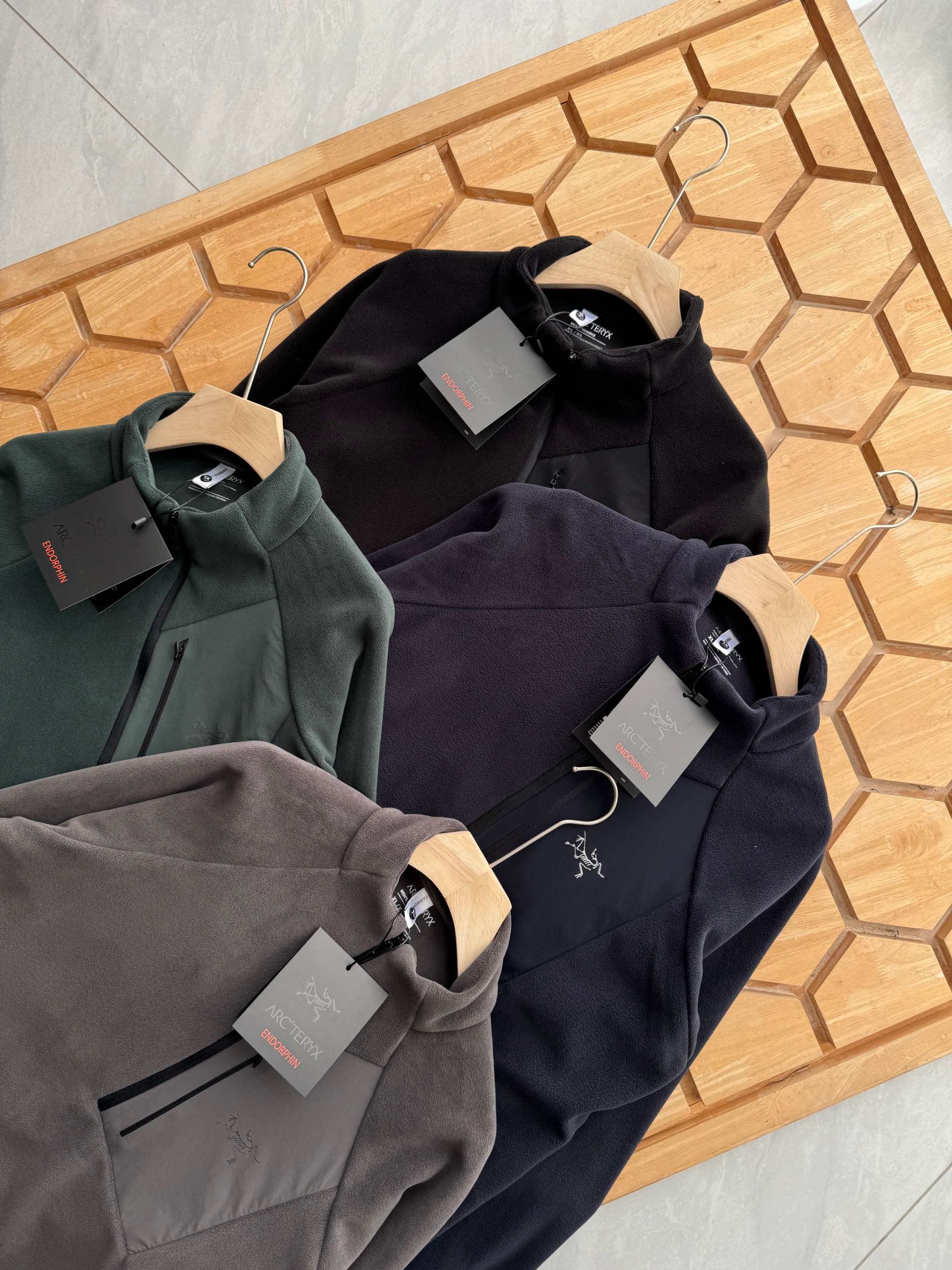 Arc'teryx 一比一男款長袖排汗衫 簡約風格戶外休閒| 13 Arc'teryx 一比一男款長袖排汗衫 簡約風格戶外休閒