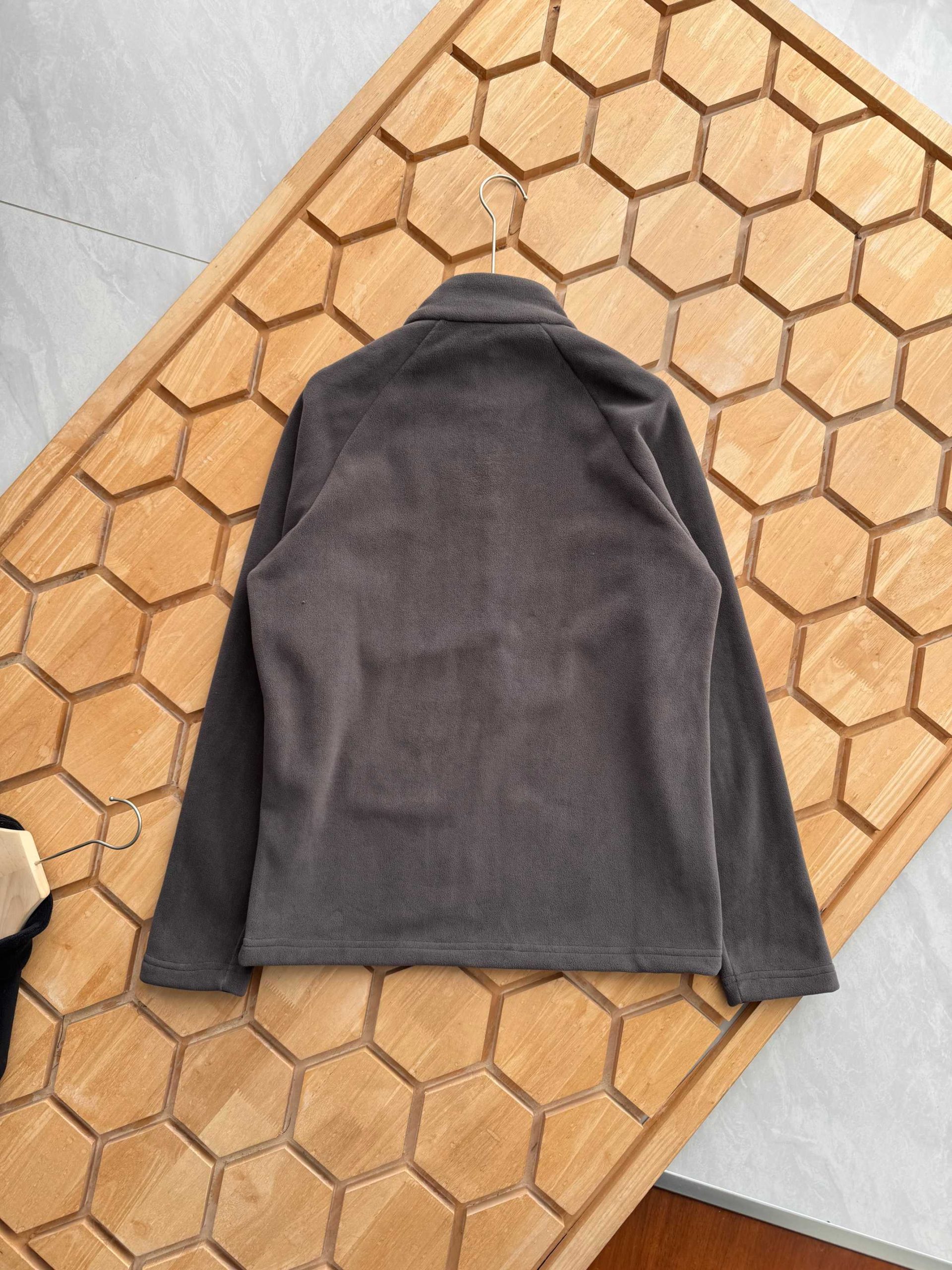 Arc'teryx 一比一男款長袖排汗衫 簡約風格戶外休閒| 11 Arc'teryx 一比一男款長袖排汗衫 簡約風格戶外休閒