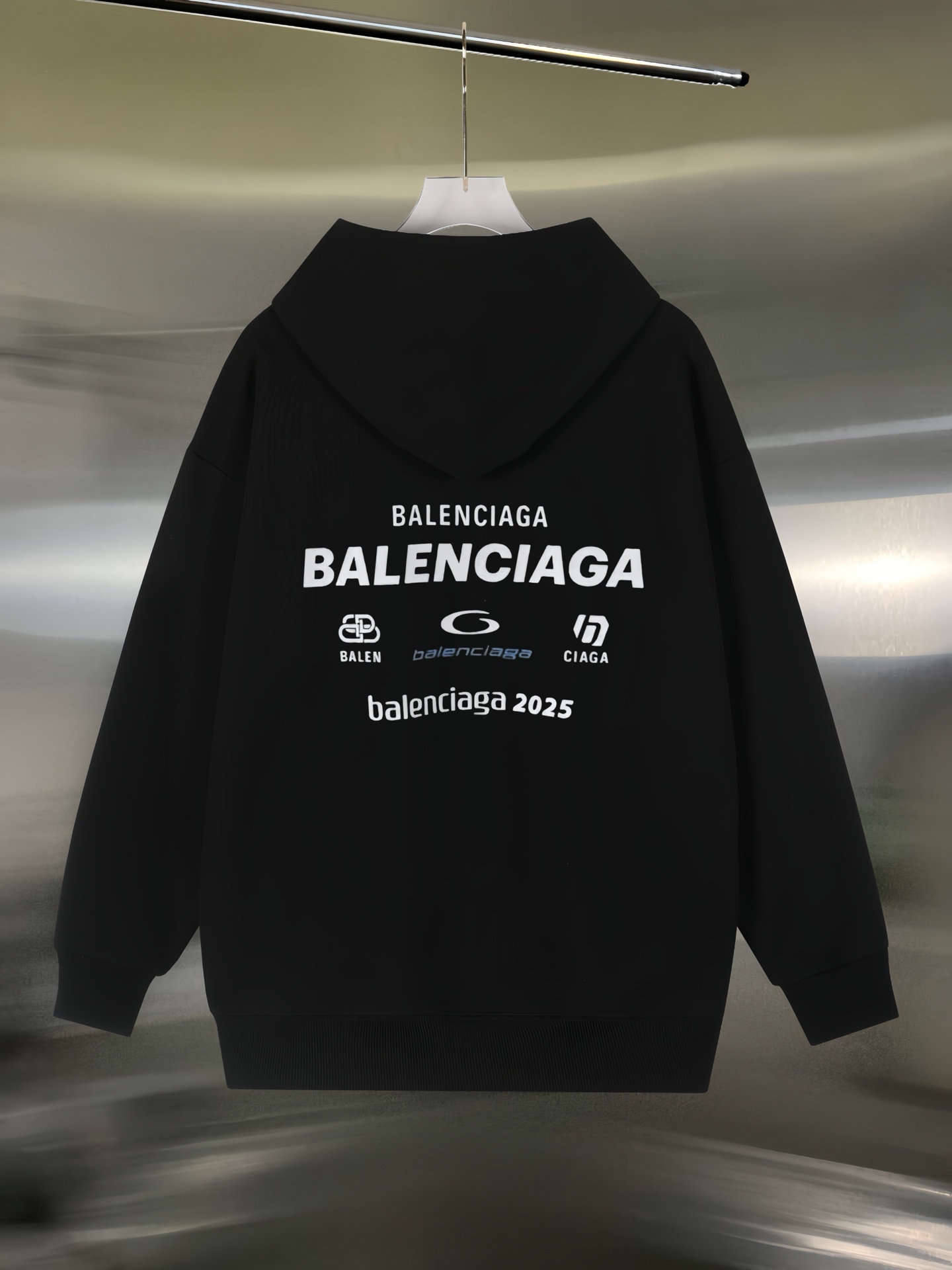 Balenciaga高仿連帽衛衣男款黑色背面多Logo印花潮流設計| 11 Balenciaga高仿連帽衛衣男款黑色背面多Logo印花潮流設計