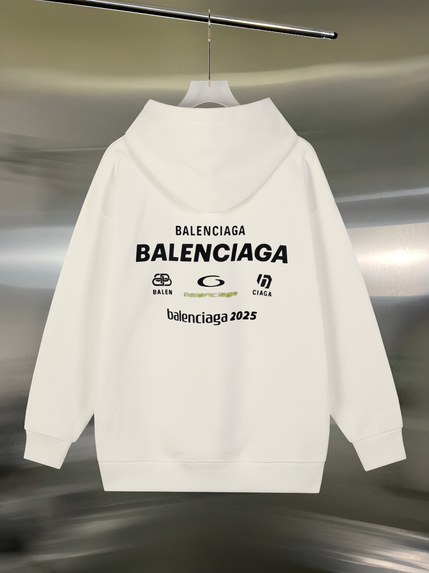 Balenciaga高仿連帽衛衣白色款男士胸前小Logo低調設計| 11 Balenciaga高仿連帽衛衣白色款男士胸前小Logo低調設計