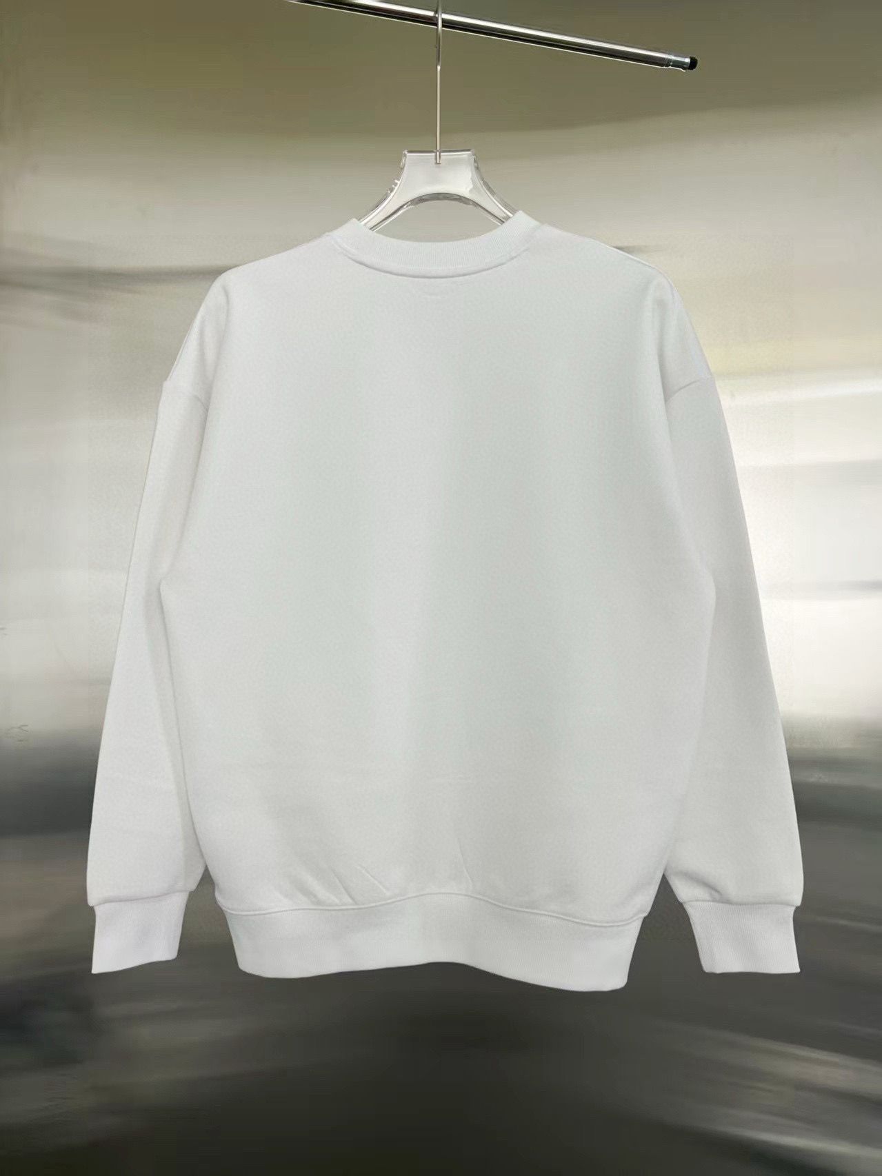 Balenciaga高仿男士圓領衛衣 白色塗鴉設計 潮流感徽章款人氣推薦| 11 Balenciaga高仿男士圓領衛衣 白色塗鴉設計 潮流感徽章款人氣推薦
