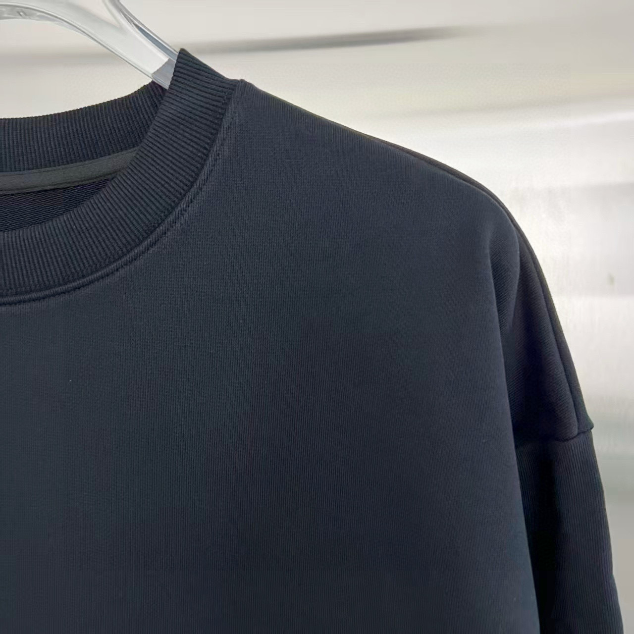 Balenciaga精品仿製男士圓領衛衣 黑底綠流線logo 潮流必備單品| 10 Balenciaga精品仿製男士圓領衛衣 黑底綠流線logo 潮流必備單品