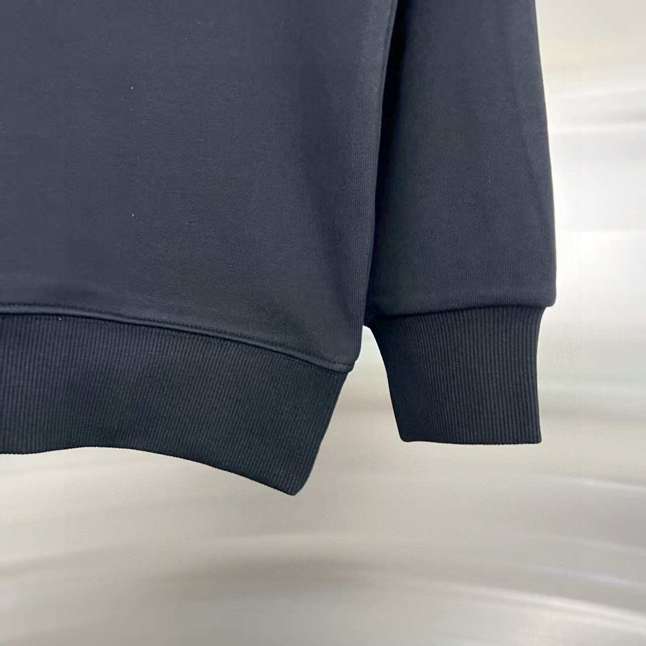Balenciaga精品仿製男士圓領衛衣 黑底綠流線logo 潮流必備單品| 9 Balenciaga精品仿製男士圓領衛衣 黑底綠流線logo 潮流必備單品