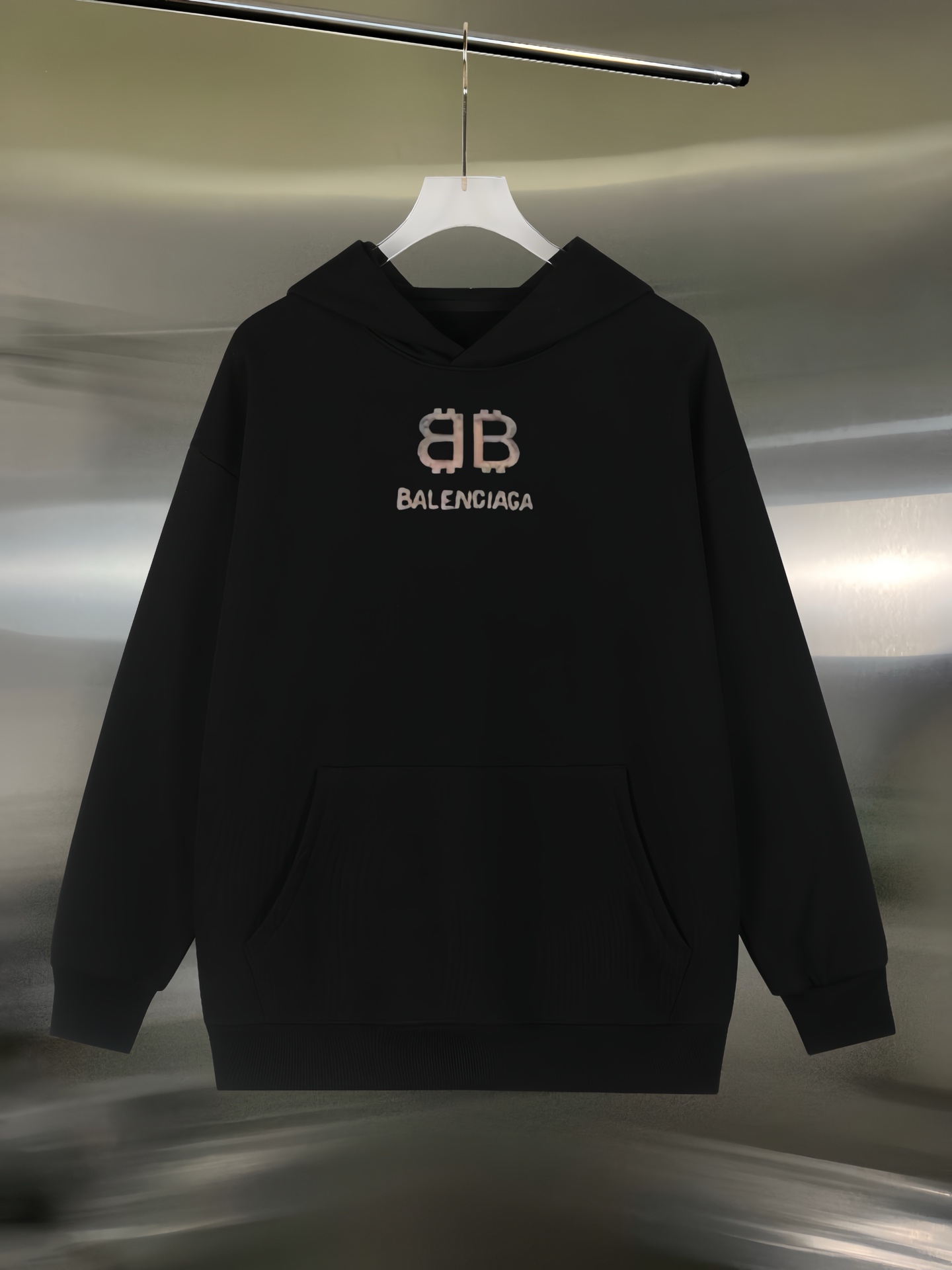 Balenciaga高仿男士連帽衛衣 金屬感BB圖樣設計 黑色低調奢華款| 11 Balenciaga高仿男士連帽衛衣 金屬感BB圖樣設計 黑色低調奢華款