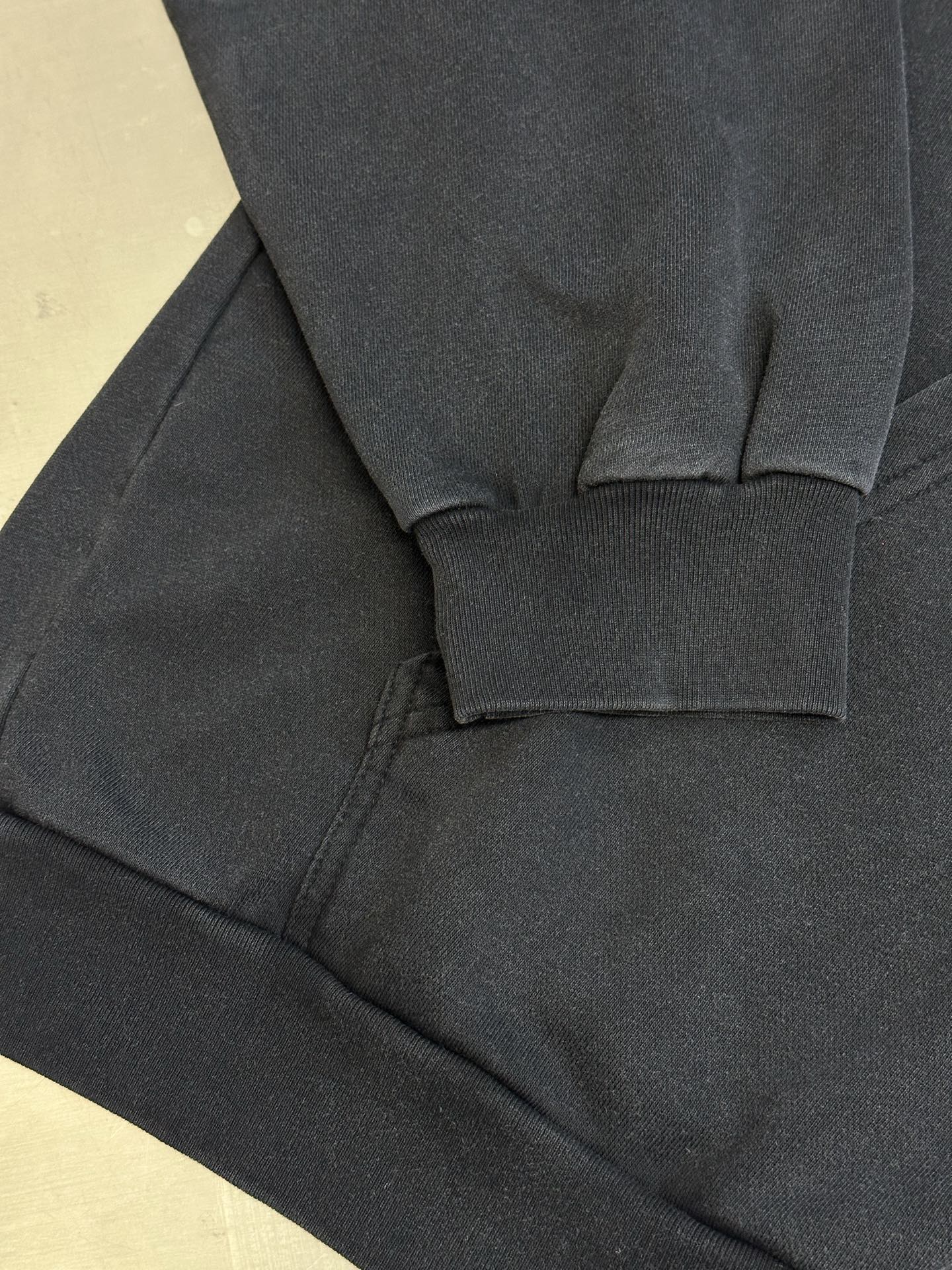 Balenciaga高仿男士連帽衛衣簡約風格街頭潮流款| 11 Balenciaga高仿男士連帽衛衣簡約風格街頭潮流款