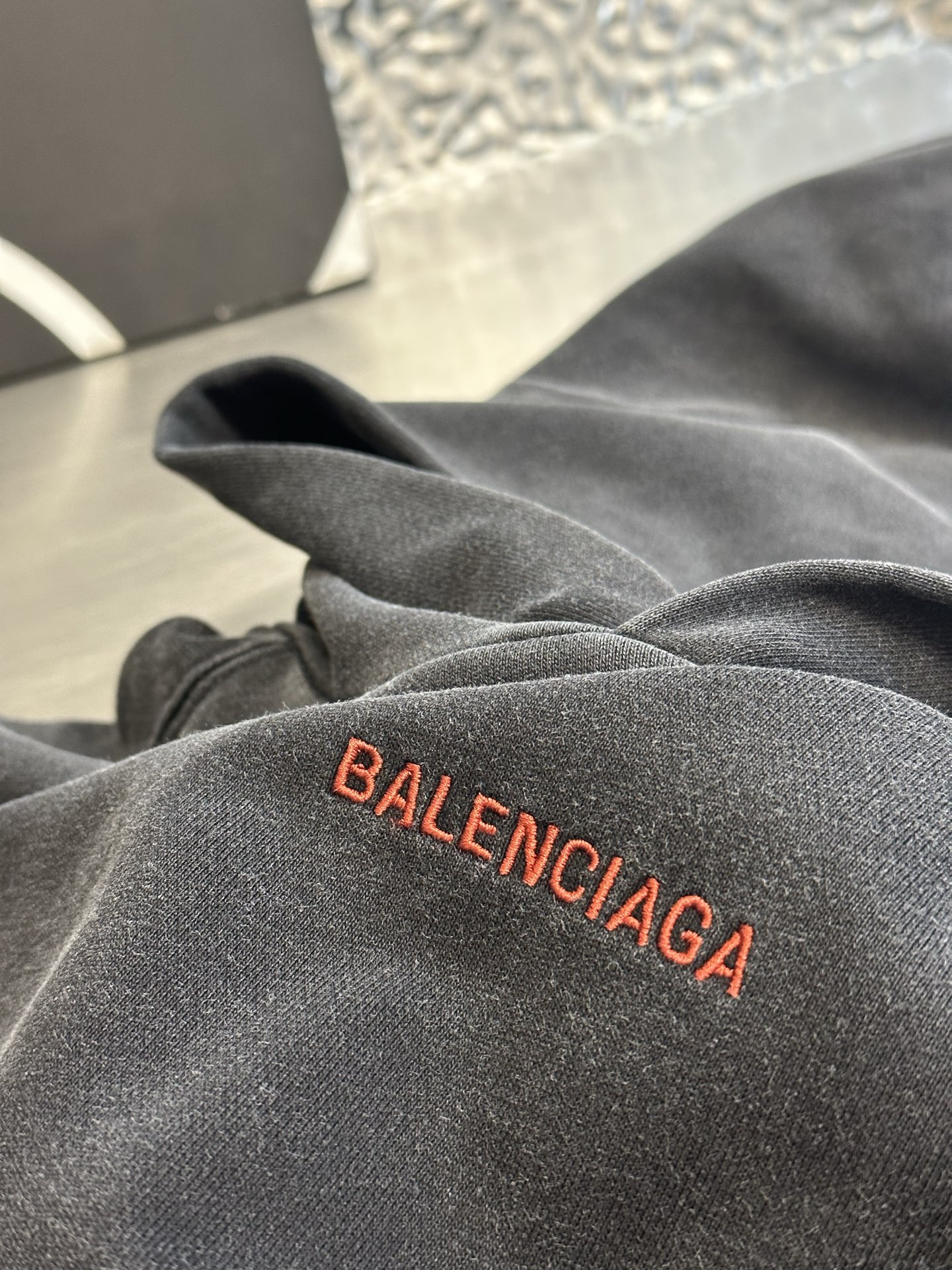 Balenciaga高仿男士連帽衛衣簡約風格街頭潮流款| 9 Balenciaga高仿男士連帽衛衣簡約風格街頭潮流款