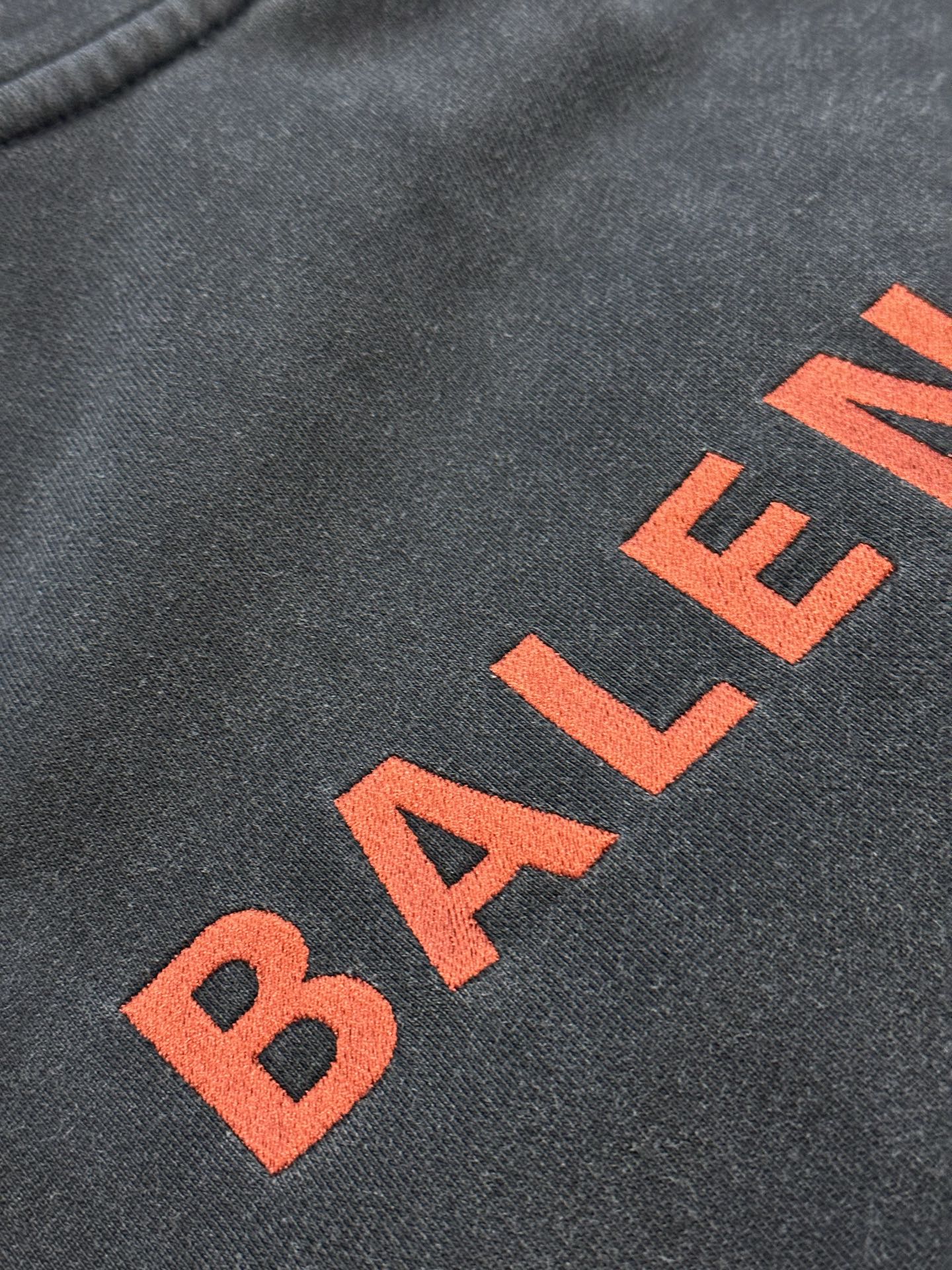 Balenciaga高仿男士連帽衛衣簡約風格街頭潮流款| 7 Balenciaga高仿男士連帽衛衣簡約風格街頭潮流款