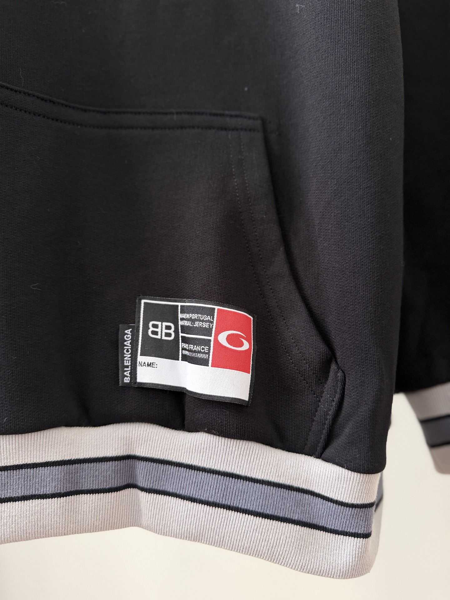 BalenciagaA貨男士黑色拼接連帽衛衣厚磅版型街頭穿搭首選| 9 BalenciagaA貨男士黑色拼接連帽衛衣厚磅版型街頭穿搭首選