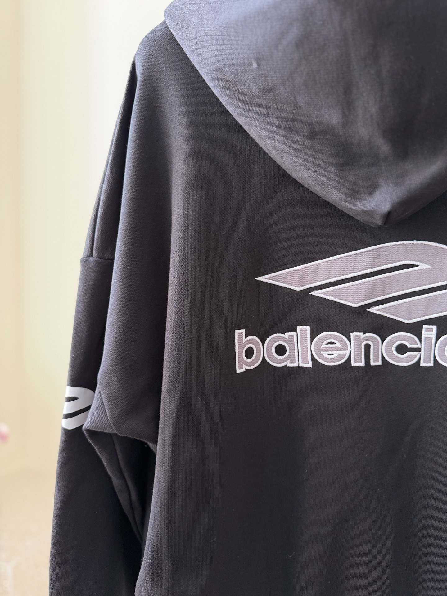 BalenciagaA貨男士黑色拼接連帽衛衣厚磅版型街頭穿搭首選| 7 BalenciagaA貨男士黑色拼接連帽衛衣厚磅版型街頭穿搭首選