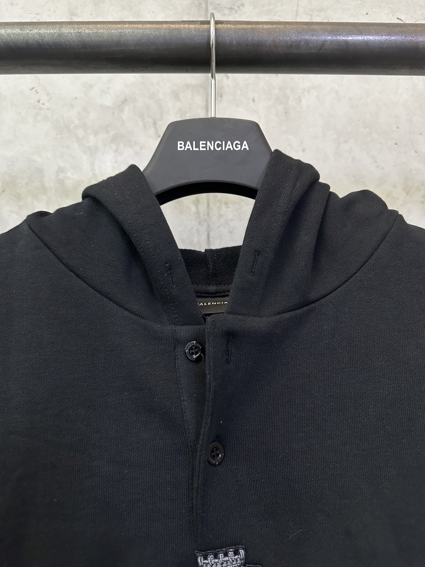 Balenciaga高仿男士連帽衛衣徽章設計厚磅棉質拼接潮款| 9 Balenciaga高仿男士連帽衛衣徽章設計厚磅棉質拼接潮款