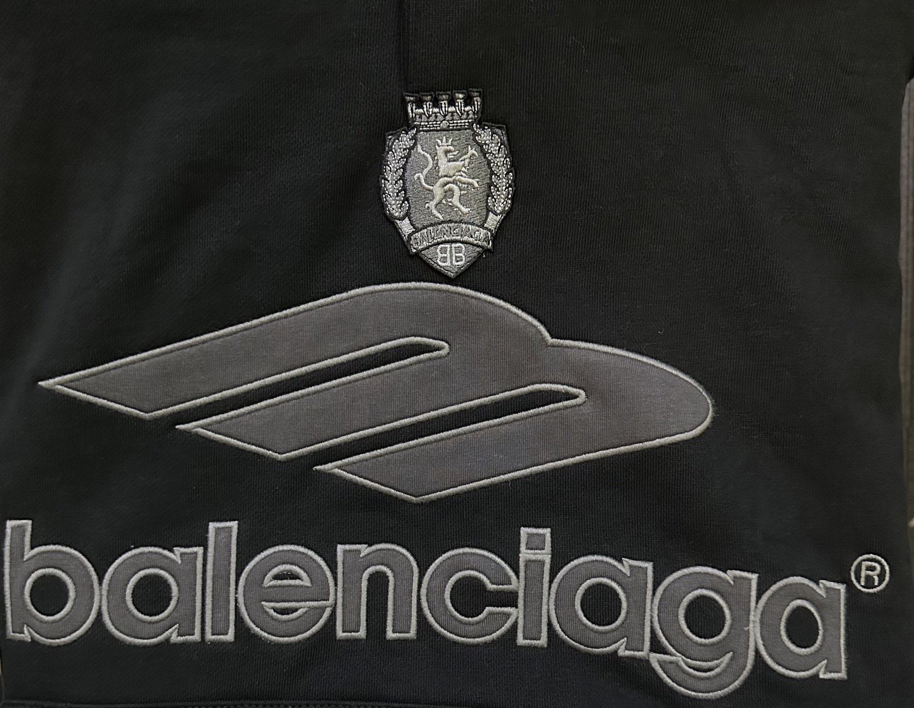 Balenciaga高仿男士連帽衛衣徽章設計厚磅棉質拼接潮款| 8 Balenciaga高仿男士連帽衛衣徽章設計厚磅棉質拼接潮款