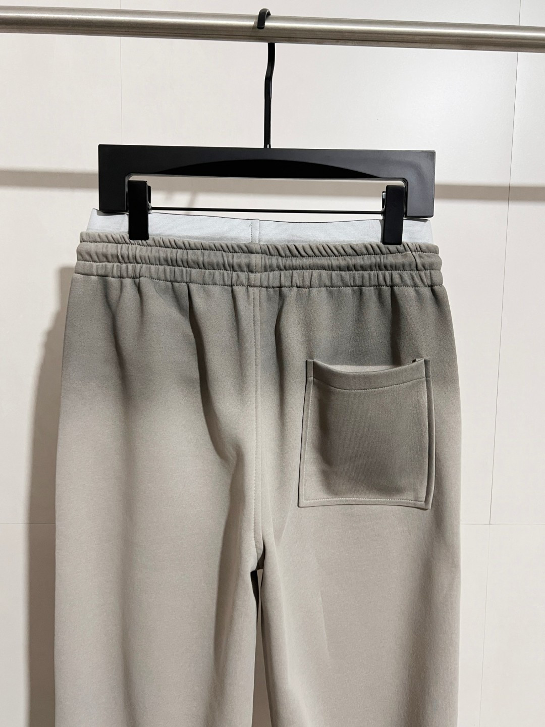 Balenciaga 一比一男士素色休閒長褲 簡約設計百搭實穿款| 9 Balenciaga 一比一男士素色休閒長褲 簡約設計百搭實穿款