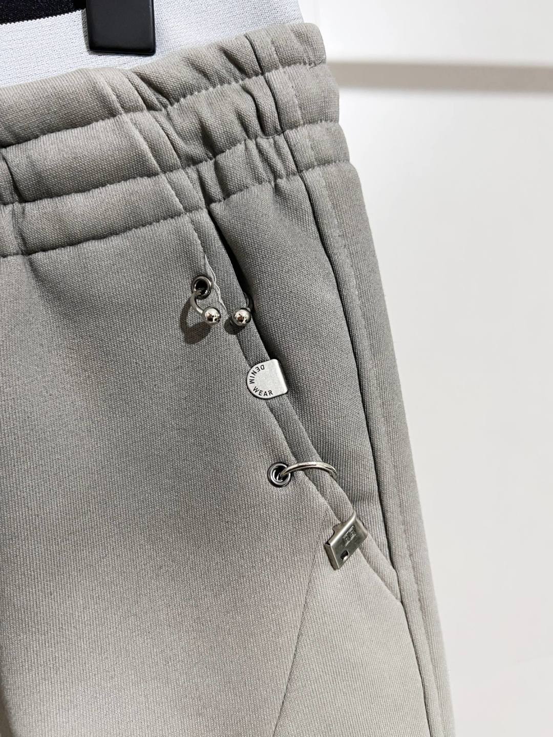 Balenciaga 一比一男士素色休閒長褲 簡約設計百搭實穿款| 8 Balenciaga 一比一男士素色休閒長褲 簡約設計百搭實穿款