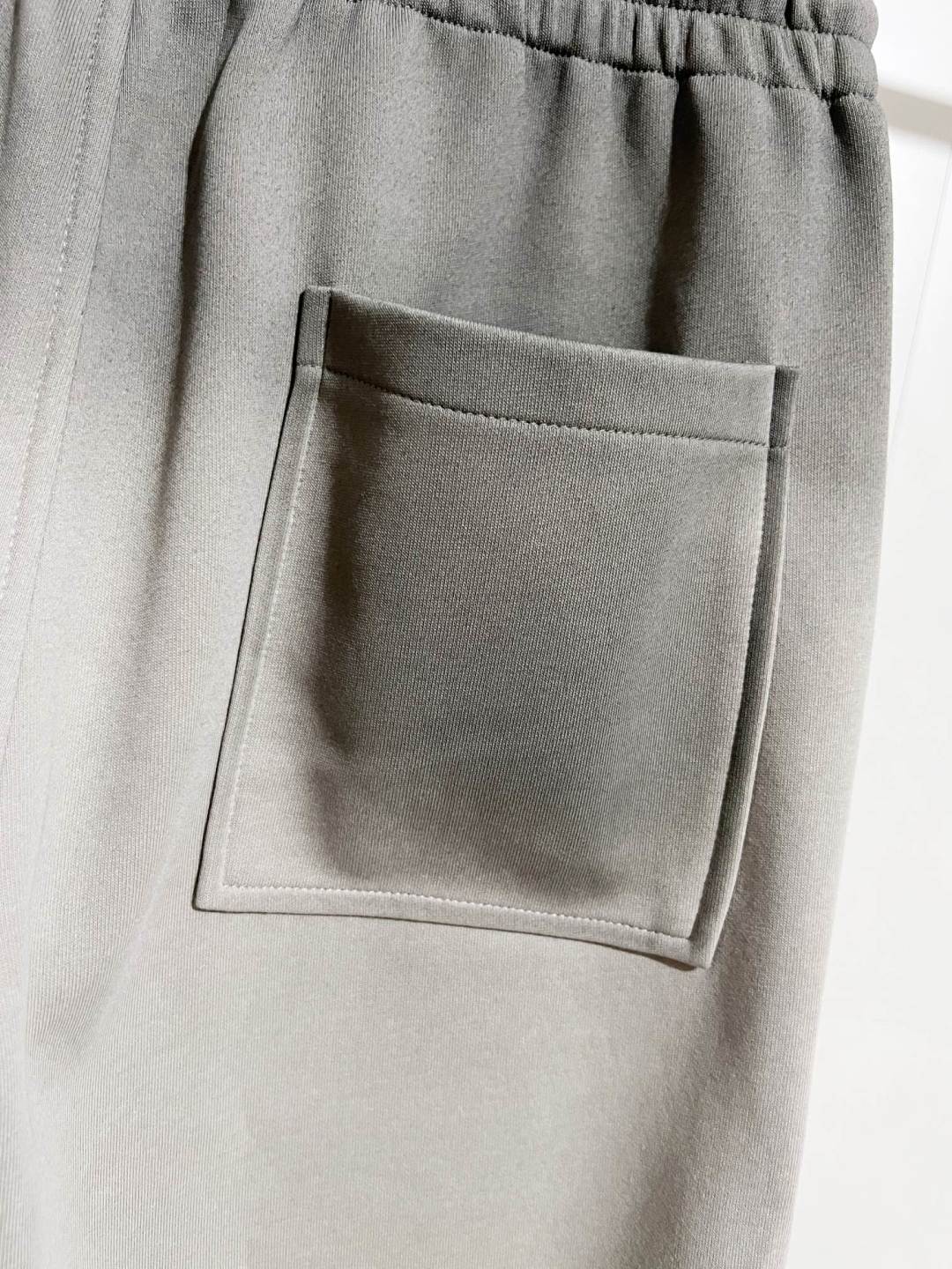 Balenciaga 一比一男士素色休閒長褲 簡約設計百搭實穿款| 7 Balenciaga 一比一男士素色休閒長褲 簡約設計百搭實穿款