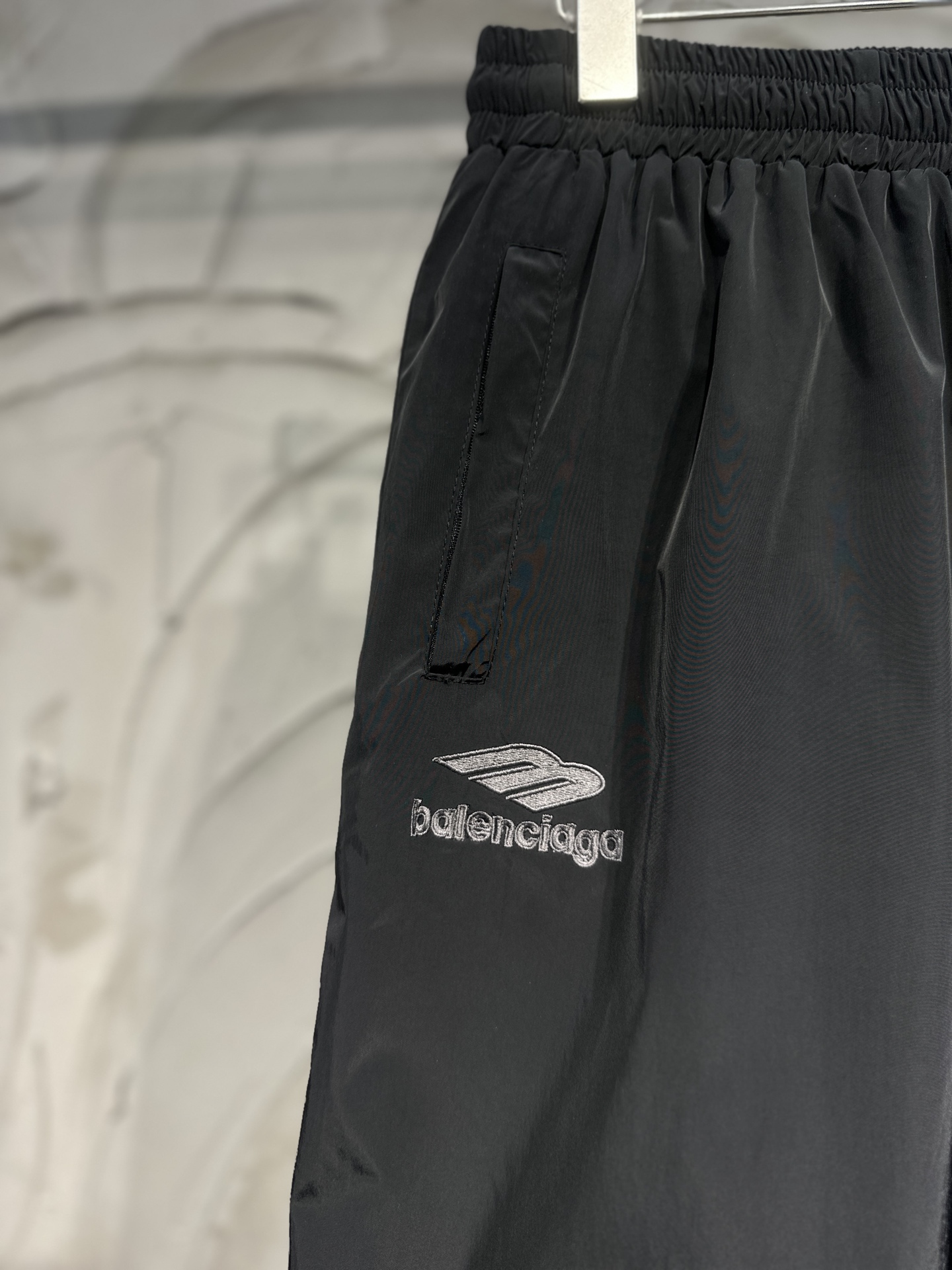 Balenciaga A貨男士刺繡徽章休閒運動褲 防潑水寬版百搭褲款| 12 Balenciaga A貨男士刺繡徽章休閒運動褲 防潑水寬版百搭褲款
