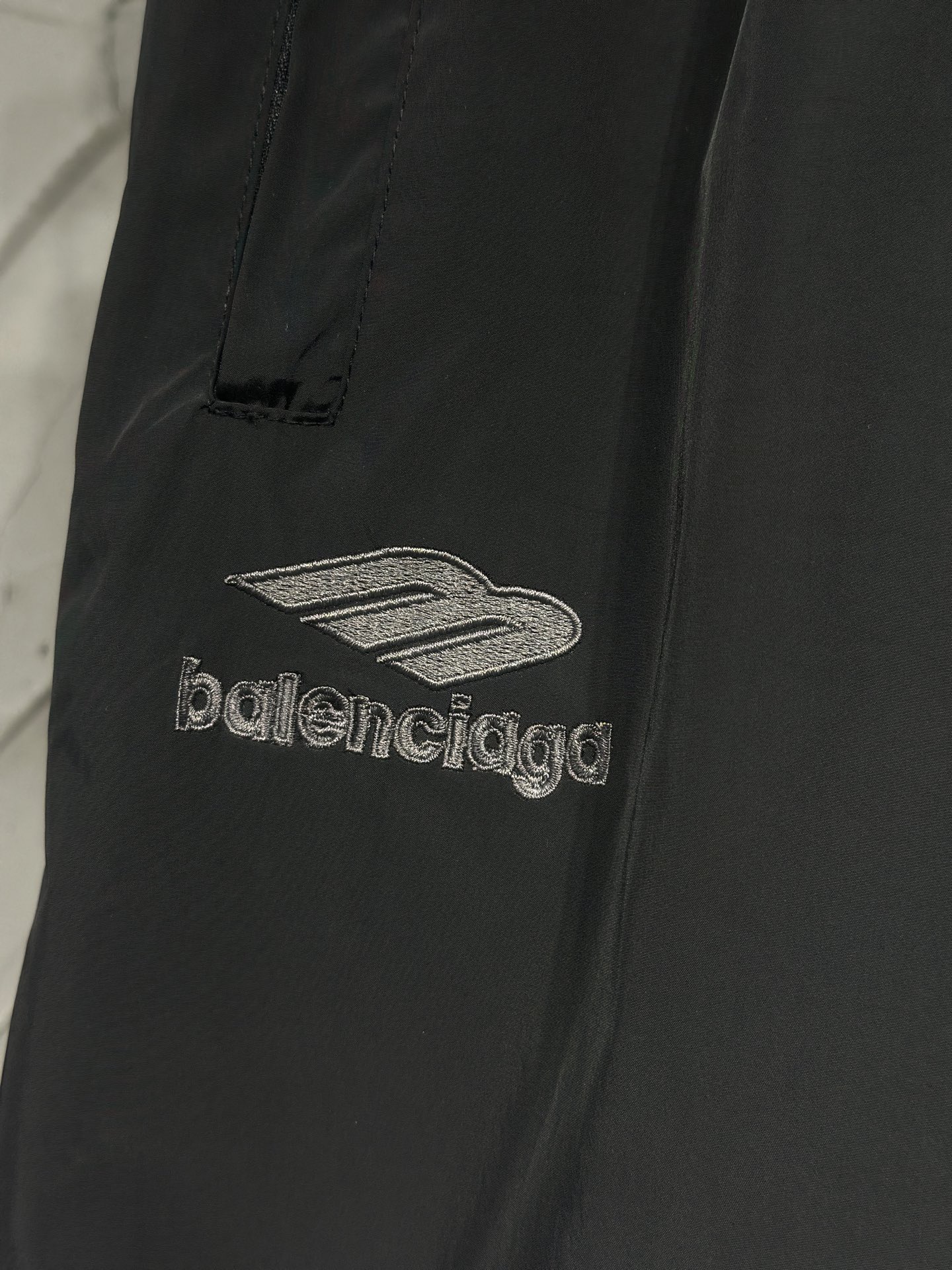 Balenciaga A貨男士刺繡徽章休閒運動褲 防潑水寬版百搭褲款| 9 Balenciaga A貨男士刺繡徽章休閒運動褲 防潑水寬版百搭褲款