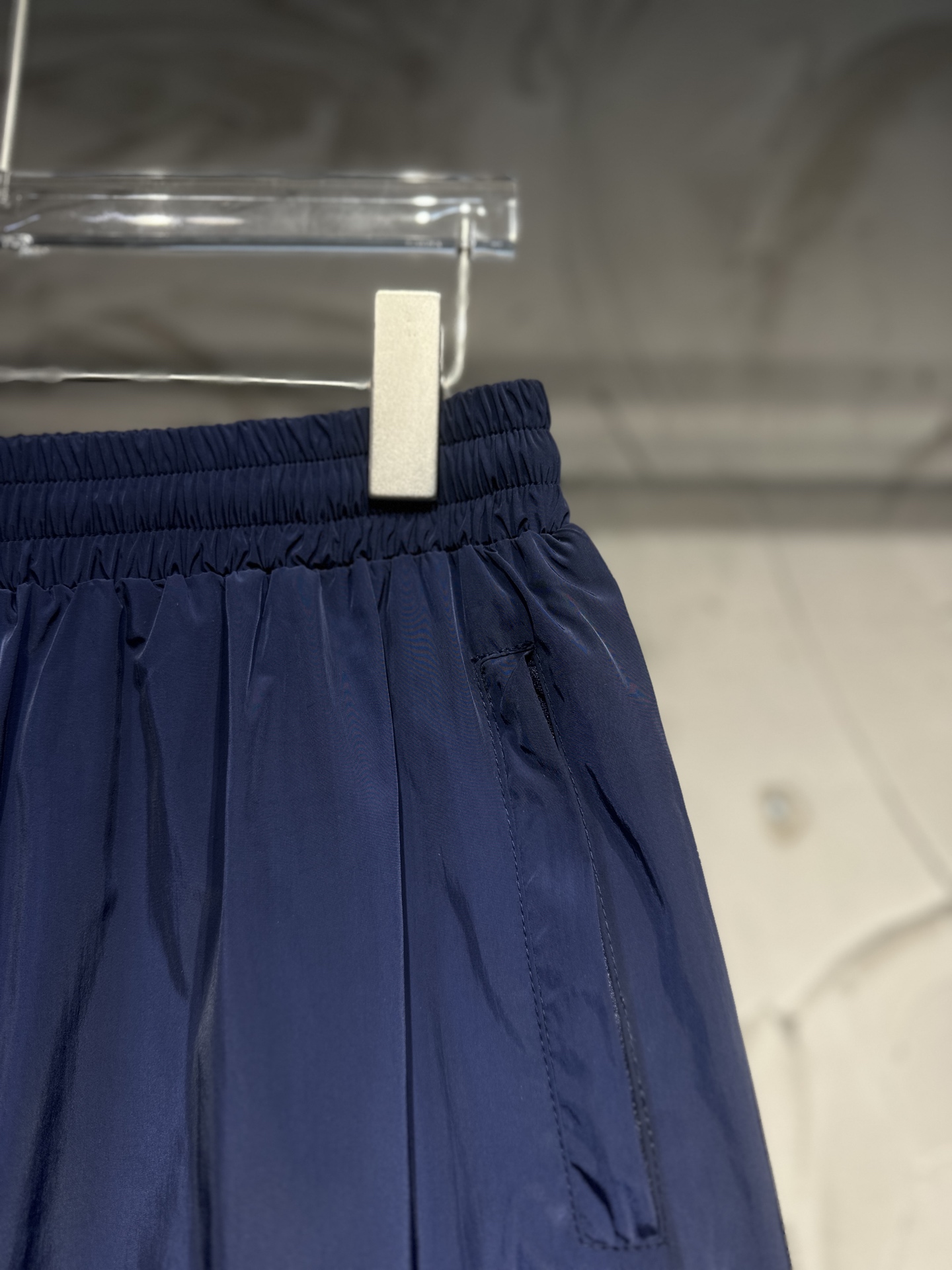 Balenciaga 高仿男士藍色防風運動褲 休閒風格寬版設計| 13 Balenciaga 高仿男士藍色防風運動褲 休閒風格寬版設計