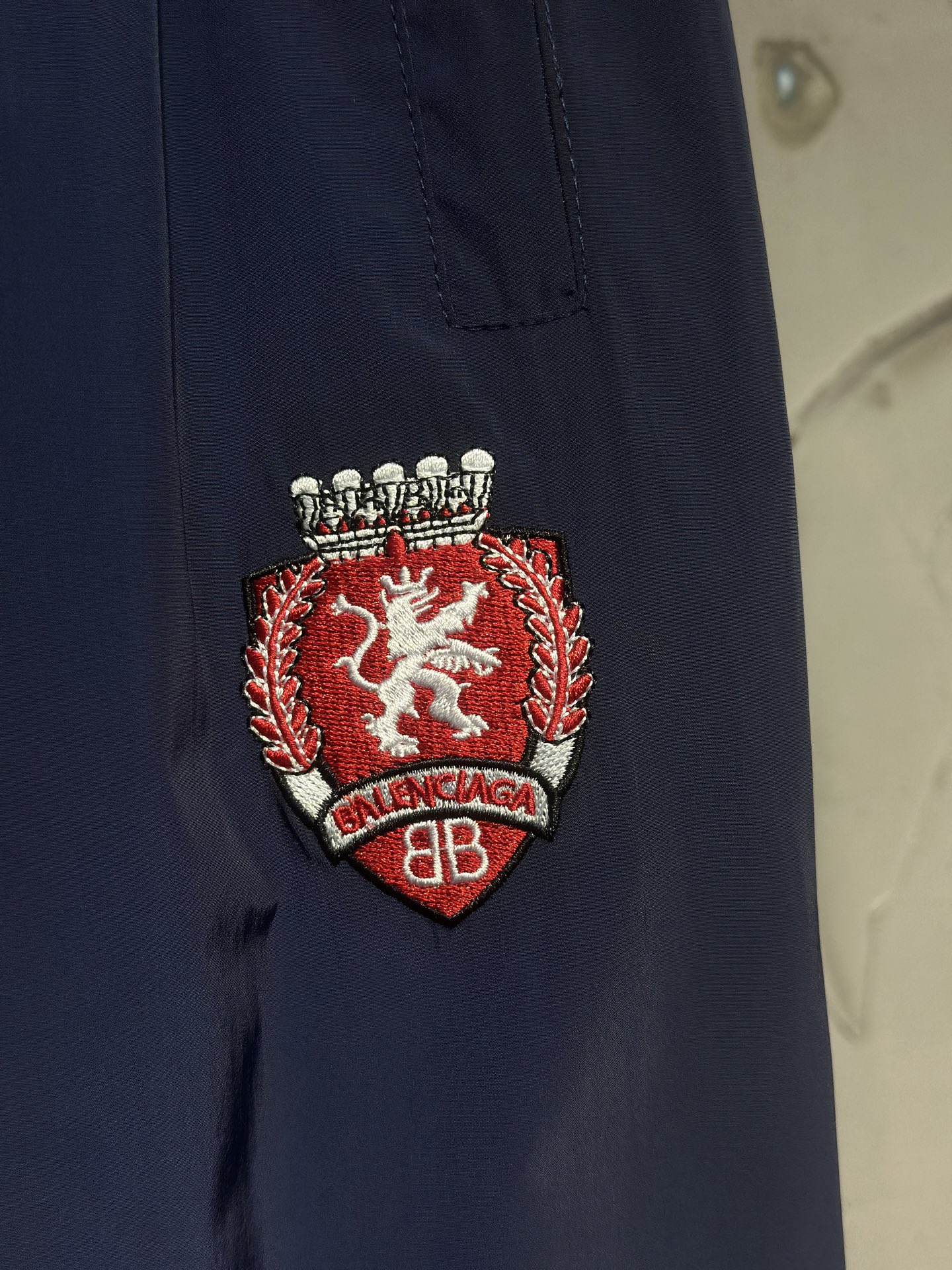 Balenciaga 高仿男士藍色防風運動褲 休閒風格寬版設計| 11 Balenciaga 高仿男士藍色防風運動褲 休閒風格寬版設計