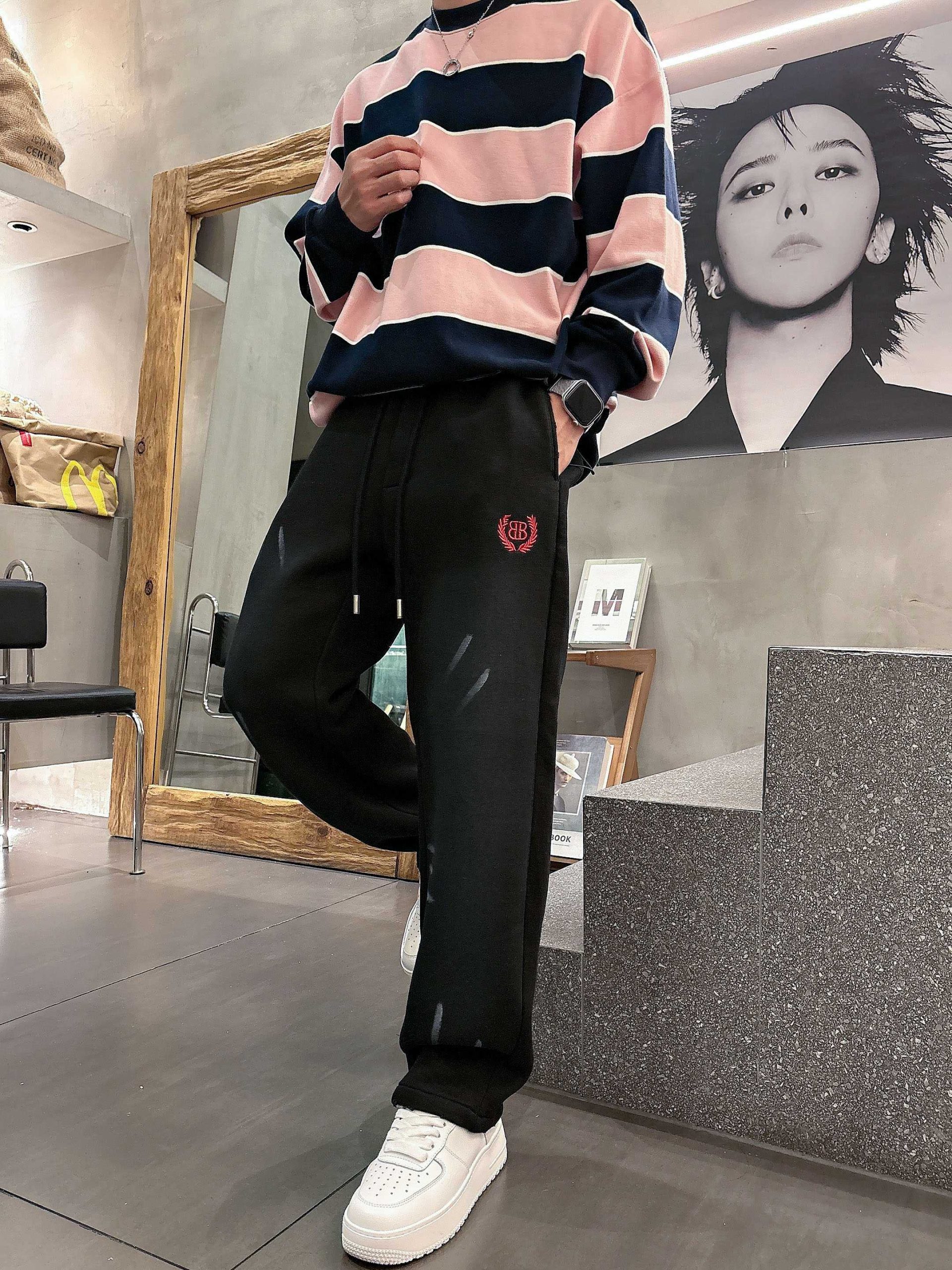 Balenciaga 原單男士黑色刷痕運動褲 休閒寬版百搭剪裁| 9 Balenciaga 原單男士黑色刷痕運動褲 休閒寬版百搭剪裁