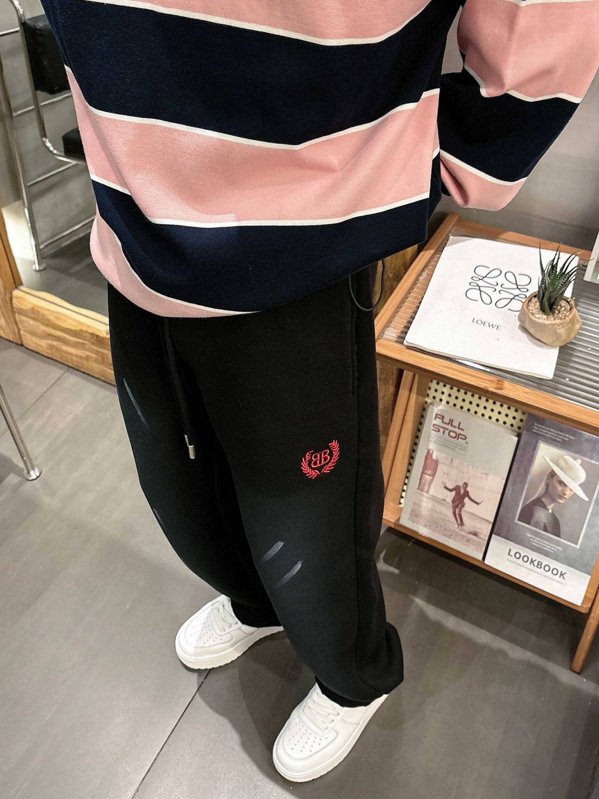 Balenciaga 原單男士黑色刷痕運動褲 休閒寬版百搭剪裁| 8 Balenciaga 原單男士黑色刷痕運動褲 休閒寬版百搭剪裁
