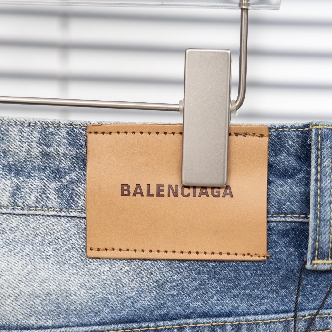Balenciaga 一比一男士經典水洗刷痕牛仔褲 低調百搭風格| 16 Balenciaga 一比一男士經典水洗刷痕牛仔褲 低調百搭風格
