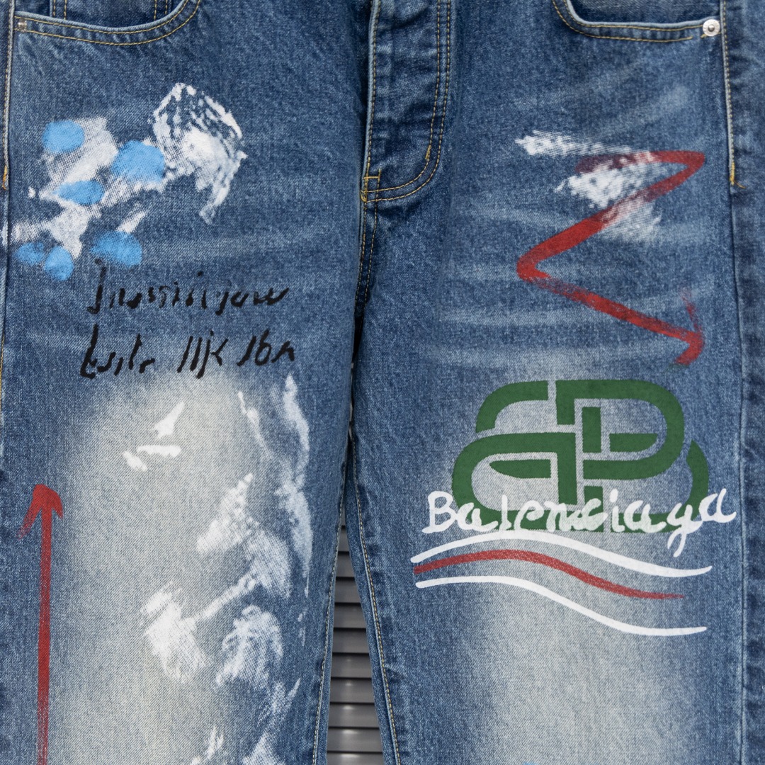 Balenciaga A貨男士塗鴉混印牛仔褲 手繪風潮流視覺設計| 10 Balenciaga A貨男士塗鴉混印牛仔褲 手繪風潮流視覺設計