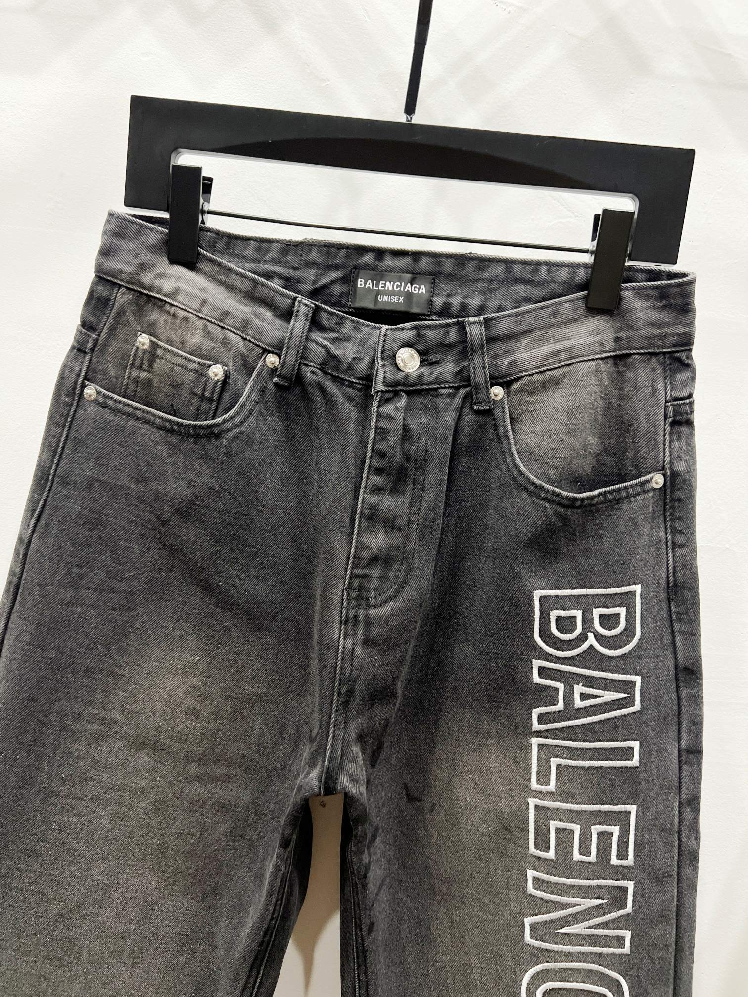 Balenciaga 一比一男士黑色直筒牛仔褲 簡約大LOGO字樣設計| 11 Balenciaga 一比一男士黑色直筒牛仔褲 簡約大LOGO字樣設計