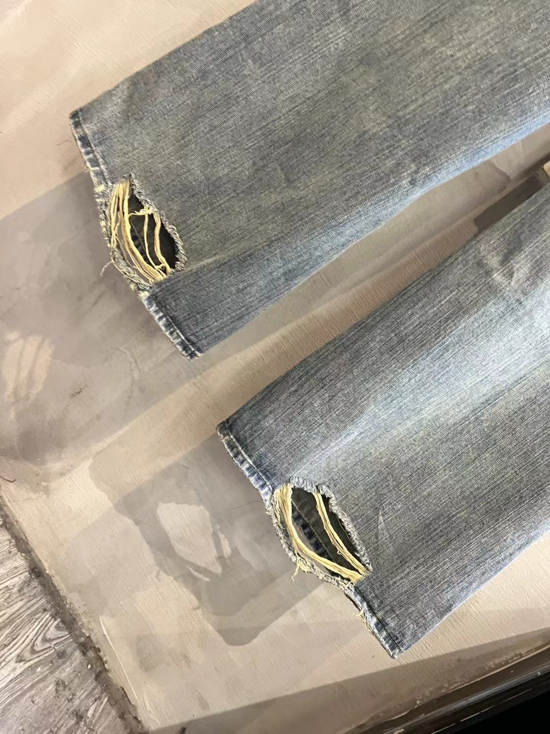 Balenciaga 高仿男士淺水洗牛仔褲 微喇叭復古剪裁設計| 8 Balenciaga 高仿男士淺水洗牛仔褲 微喇叭復古剪裁設計