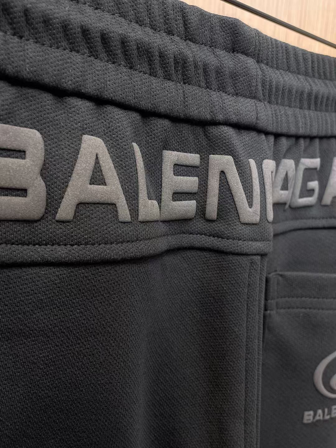 Balenciaga 高仿男士縮口運動長褲 經典簡約版型街頭必備| 13 Balenciaga 高仿男士縮口運動長褲 經典簡約版型街頭必備