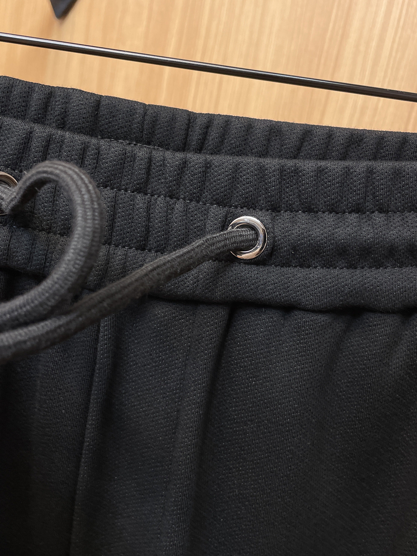 Balenciaga 高仿男士白邊縮口運動褲 雙邊LOGO款式百搭實穿| 8 Balenciaga 高仿男士白邊縮口運動褲 雙邊LOGO款式百搭實穿