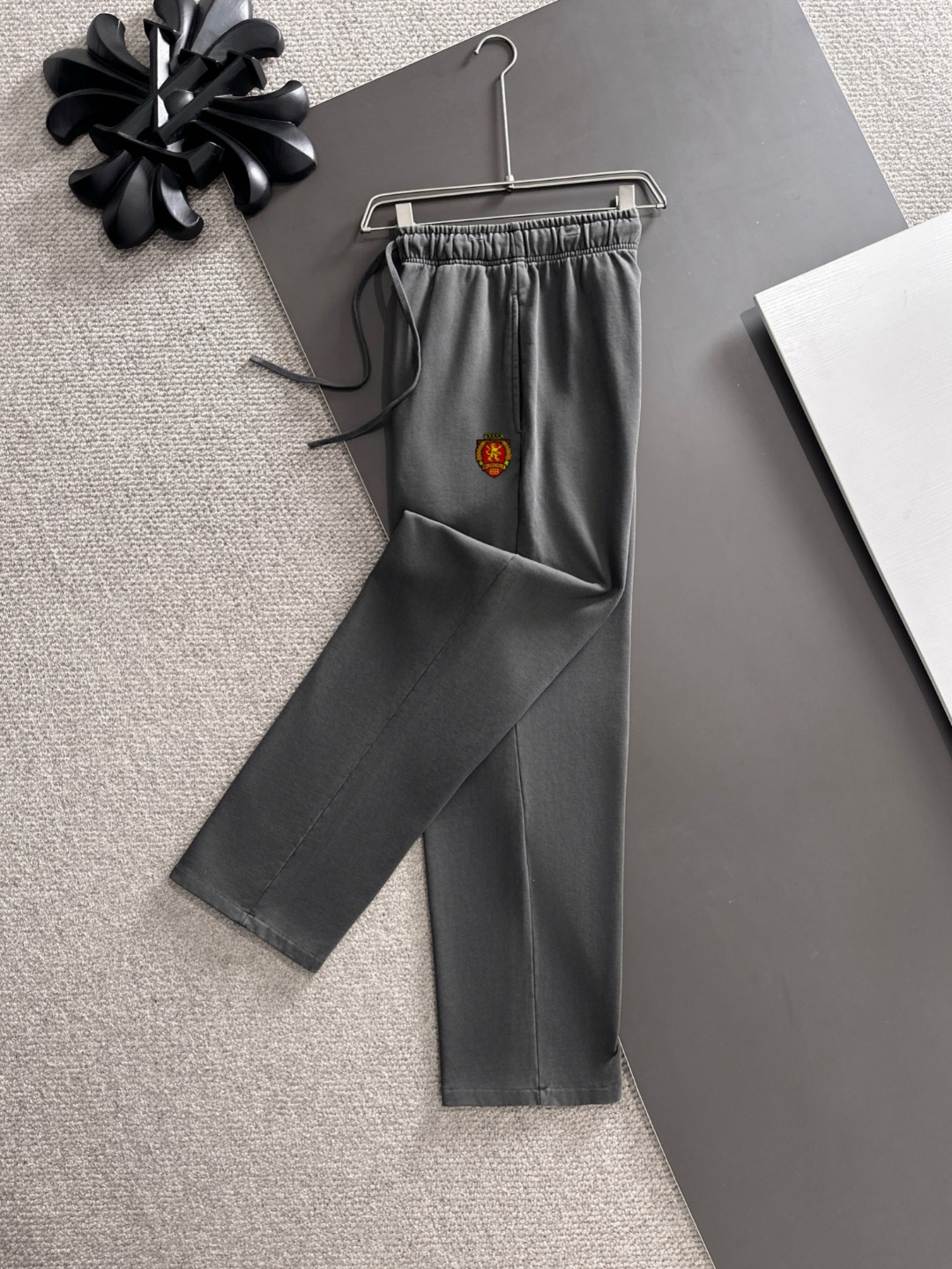 Balenciaga 一比一男士水洗黑休閒長褲 經典徽章刺繡設計| 14 Balenciaga 一比一男士水洗黑休閒長褲 經典徽章刺繡設計