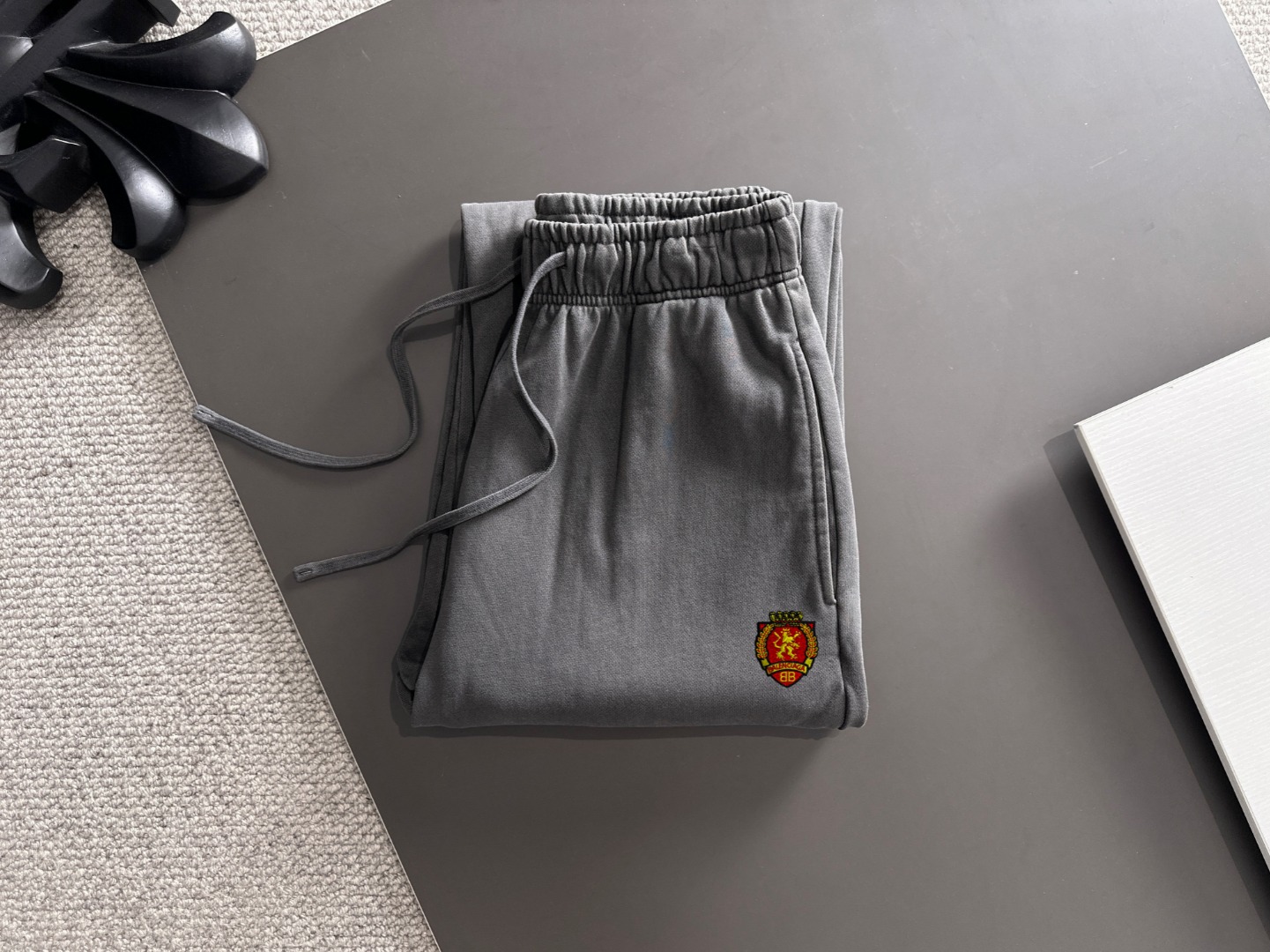 Balenciaga 一比一男士水洗黑休閒長褲 經典徽章刺繡設計| 13 Balenciaga 一比一男士水洗黑休閒長褲 經典徽章刺繡設計