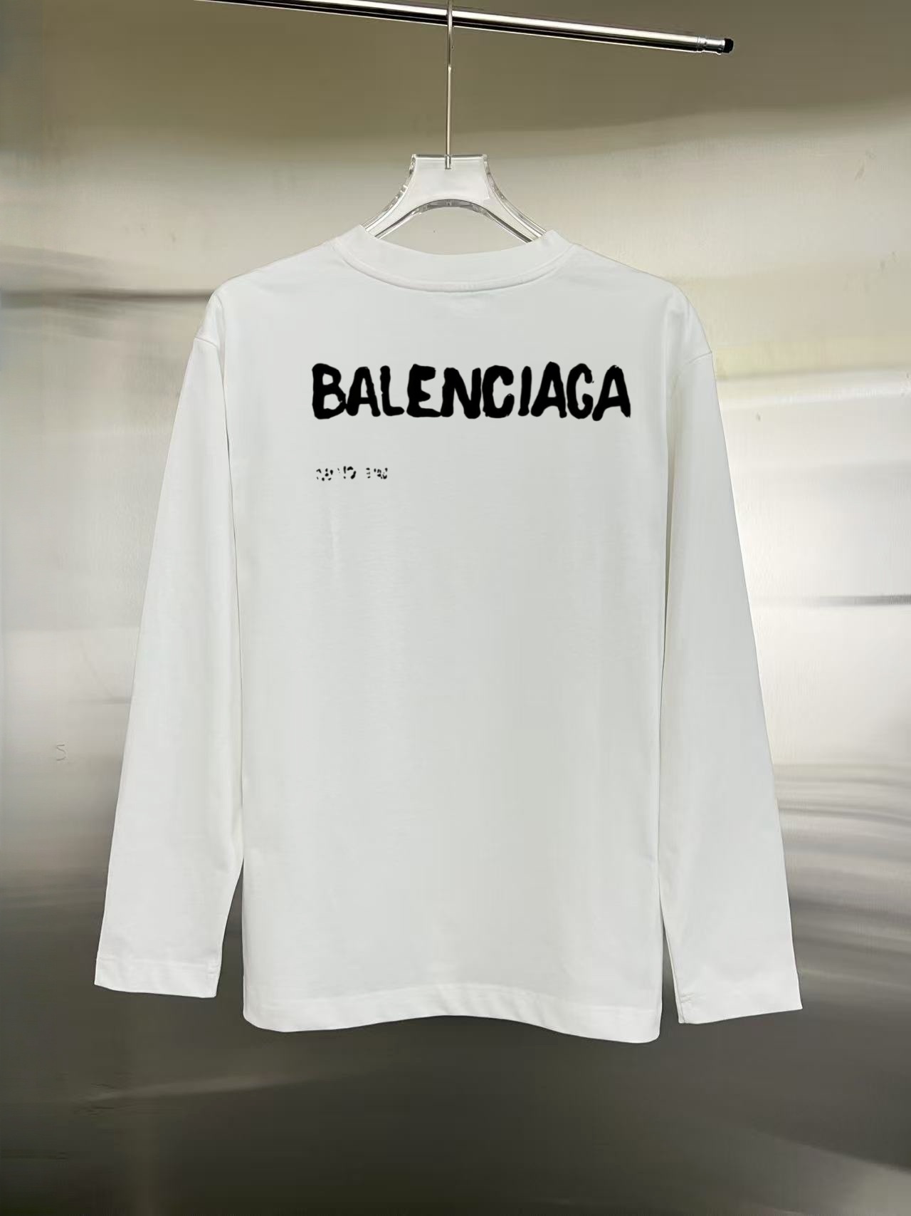 BalenciagaA貨長袖T 白底塗鴉點陣LOGO男裝藝術感設計| 12 BalenciagaA貨長袖T 白底塗鴉點陣LOGO男裝藝術感設計