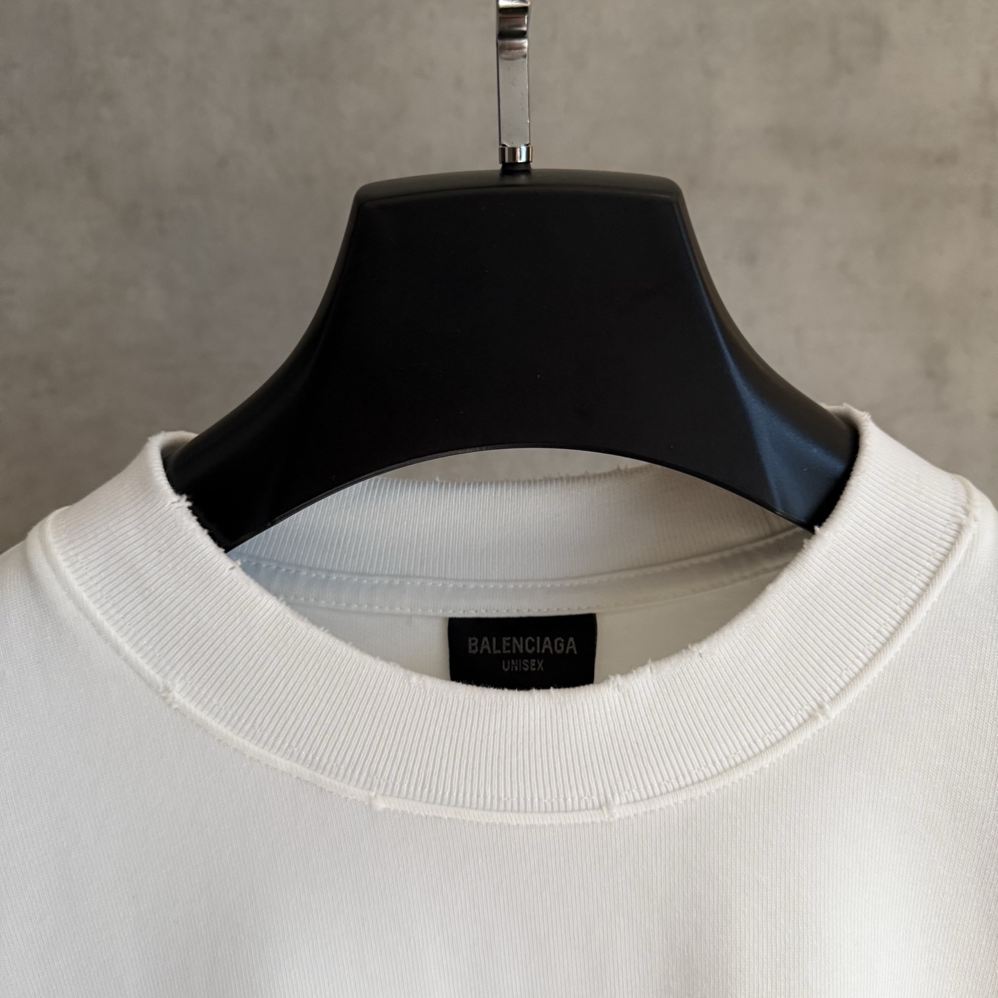 Balenciaga高仿男士白色長袖T恤 刺繡LOGO簡約設計款| 11 Balenciaga高仿男士白色長袖T恤 刺繡LOGO簡約設計款