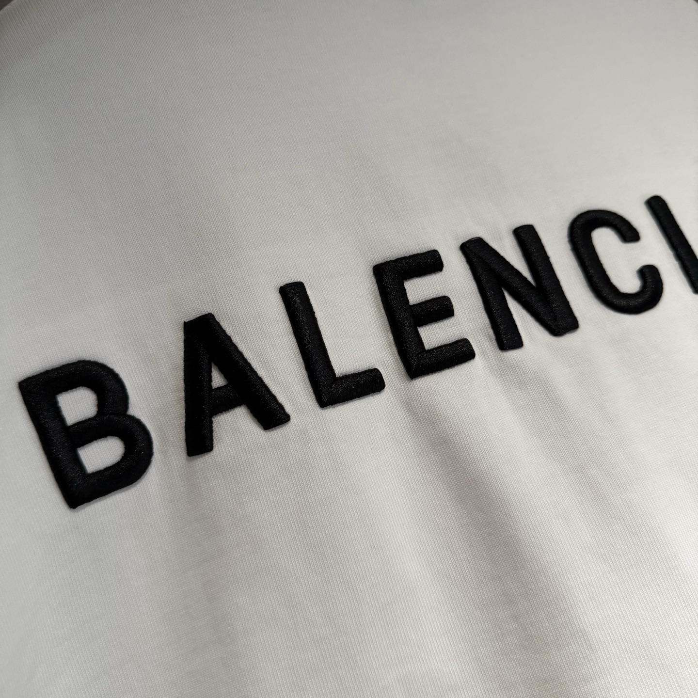 Balenciaga高仿男士白色長袖T恤 刺繡LOGO簡約設計款| 9 Balenciaga高仿男士白色長袖T恤 刺繡LOGO簡約設計款