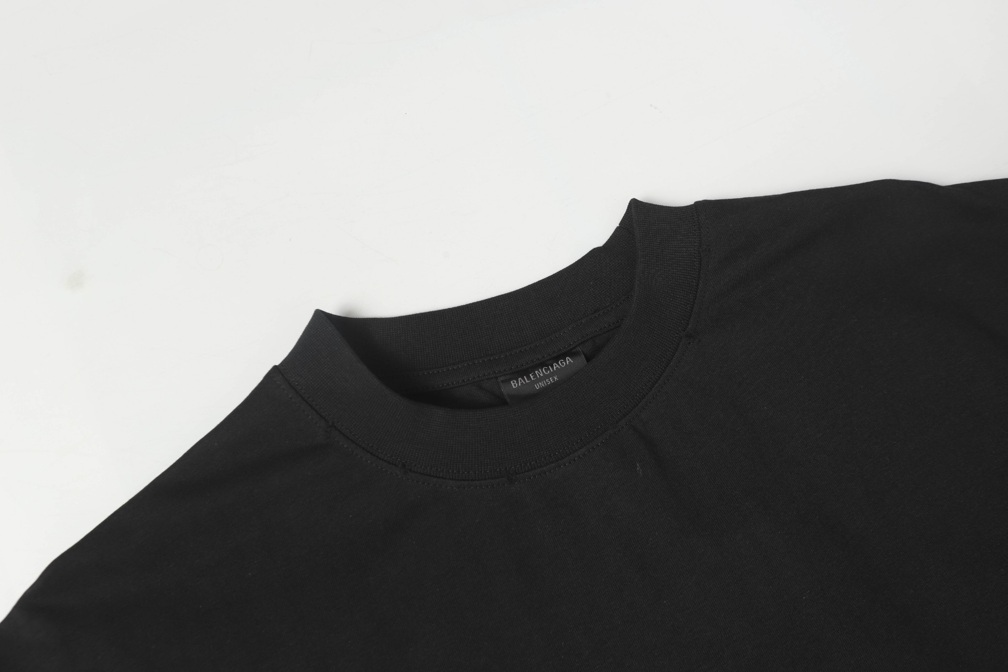 Balenciaga高仿短袖T恤 男士黑色盾牌刺繡LOGO 休閒潮感首選| 14 Balenciaga高仿短袖T恤 男士黑色盾牌刺繡LOGO 休閒潮感首選