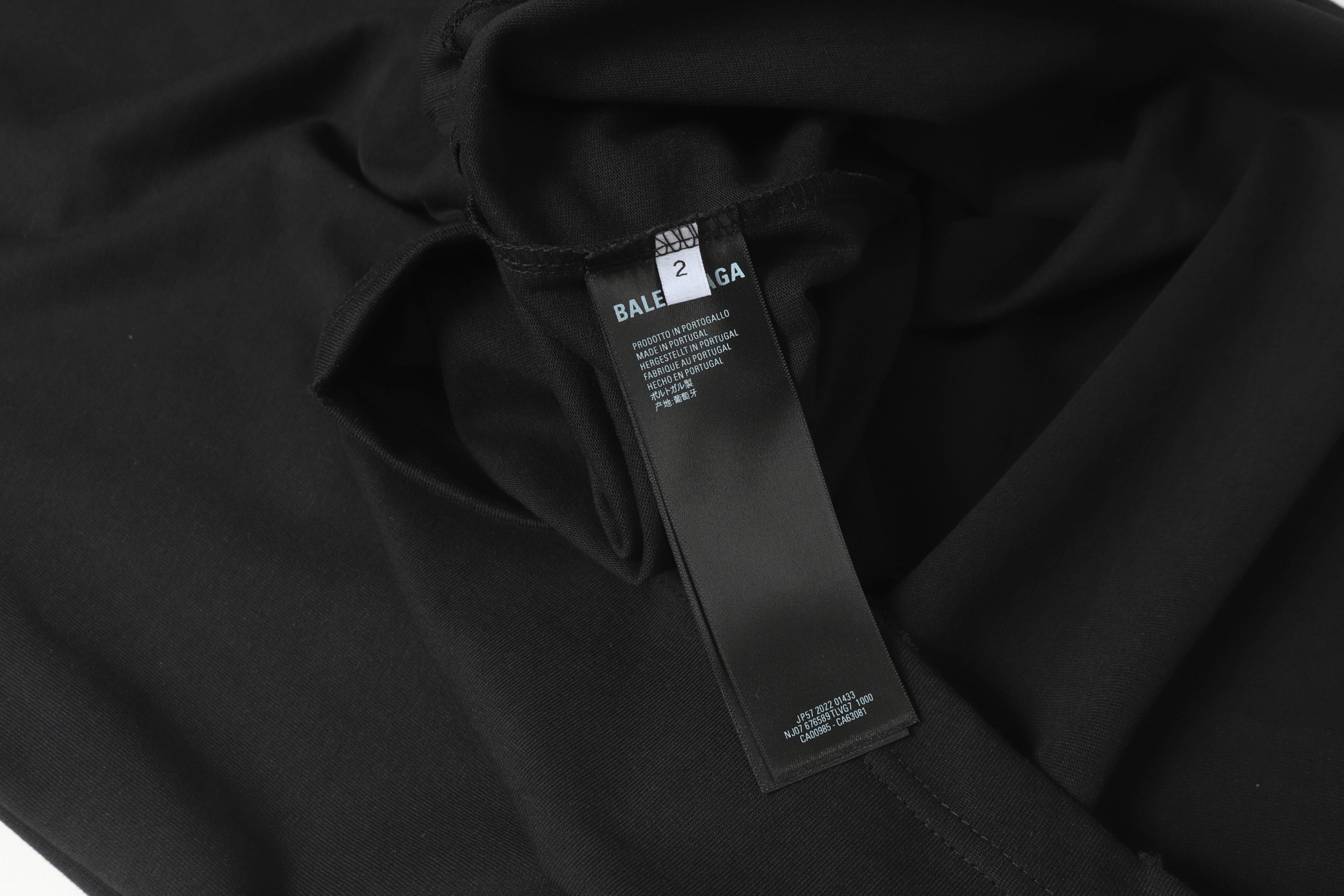 Balenciaga高仿短袖T恤 男士黑色盾牌刺繡LOGO 休閒潮感首選| 9 Balenciaga高仿短袖T恤 男士黑色盾牌刺繡LOGO 休閒潮感首選