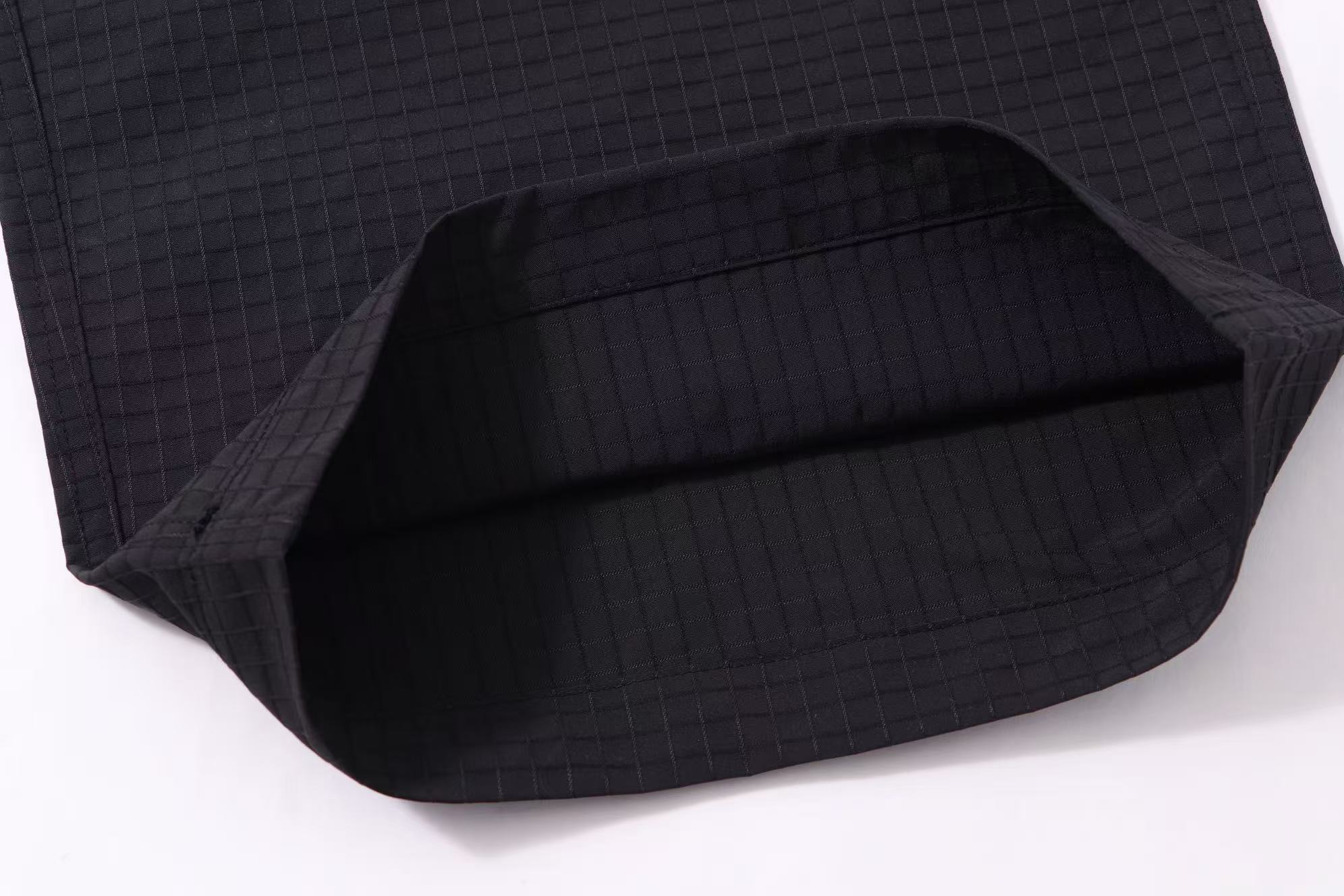 Balenciaga 高仿黑色格紋工裝褲 寬鬆直筒剪裁設計款| 11 Balenciaga 高仿黑色格紋工裝褲 寬鬆直筒剪裁設計款