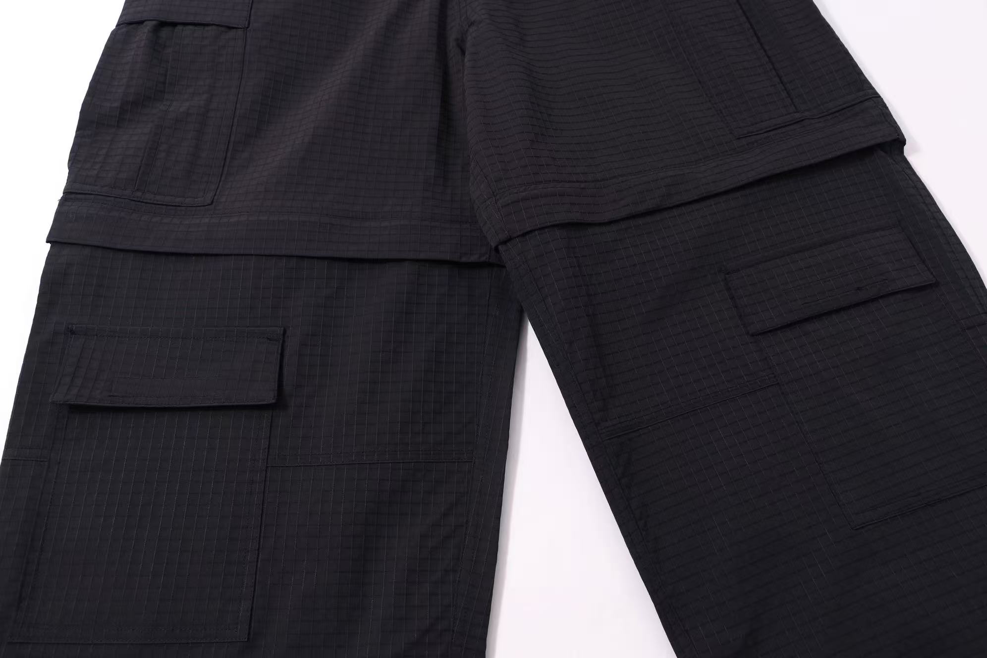 Balenciaga 高仿黑色格紋工裝褲 寬鬆直筒剪裁設計款| 8 Balenciaga 高仿黑色格紋工裝褲 寬鬆直筒剪裁設計款
