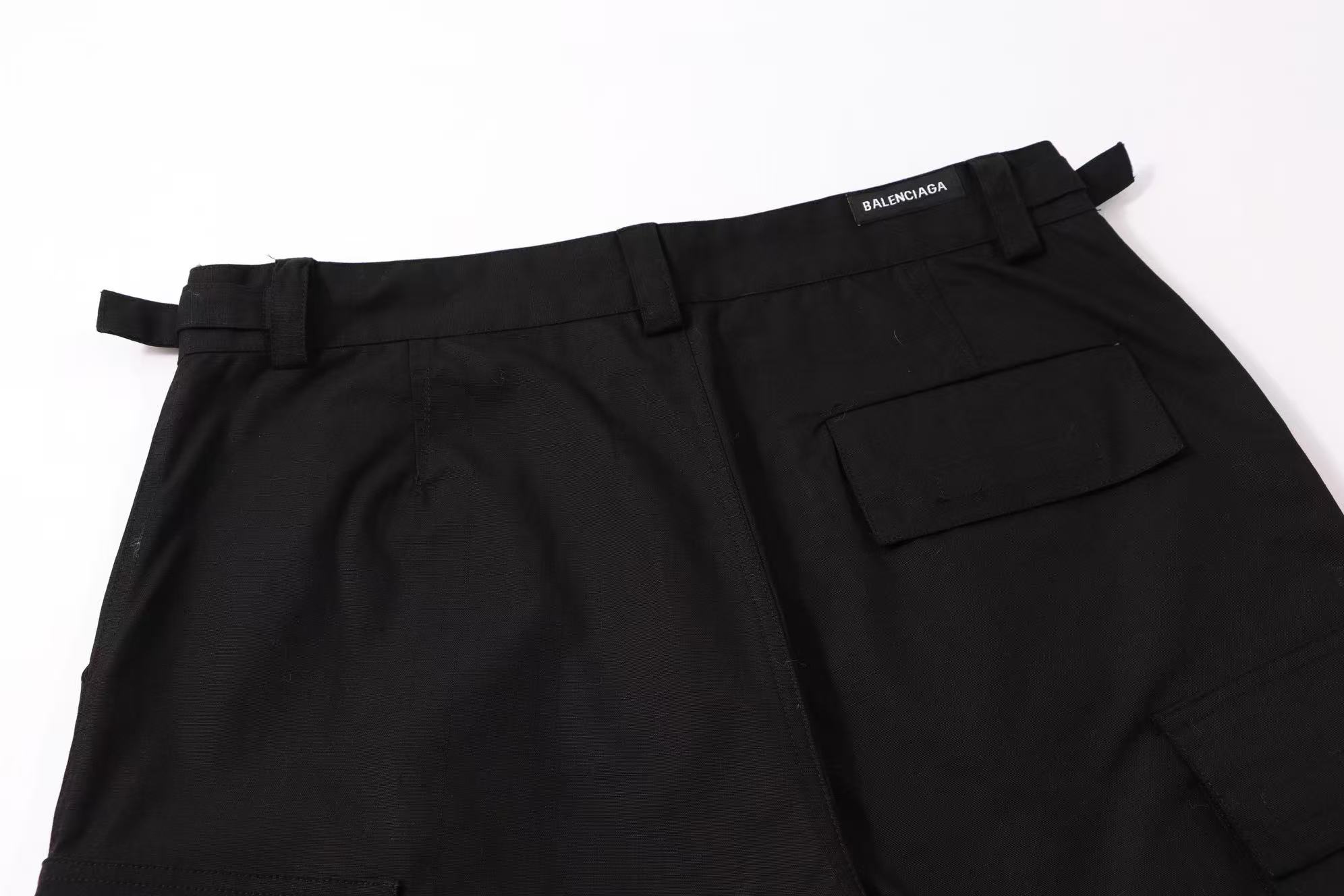 Balenciaga 高仿黑色後袋工裝褲 經典重磅質感剪裁| 7 Balenciaga 高仿黑色後袋工裝褲 經典重磅質感剪裁