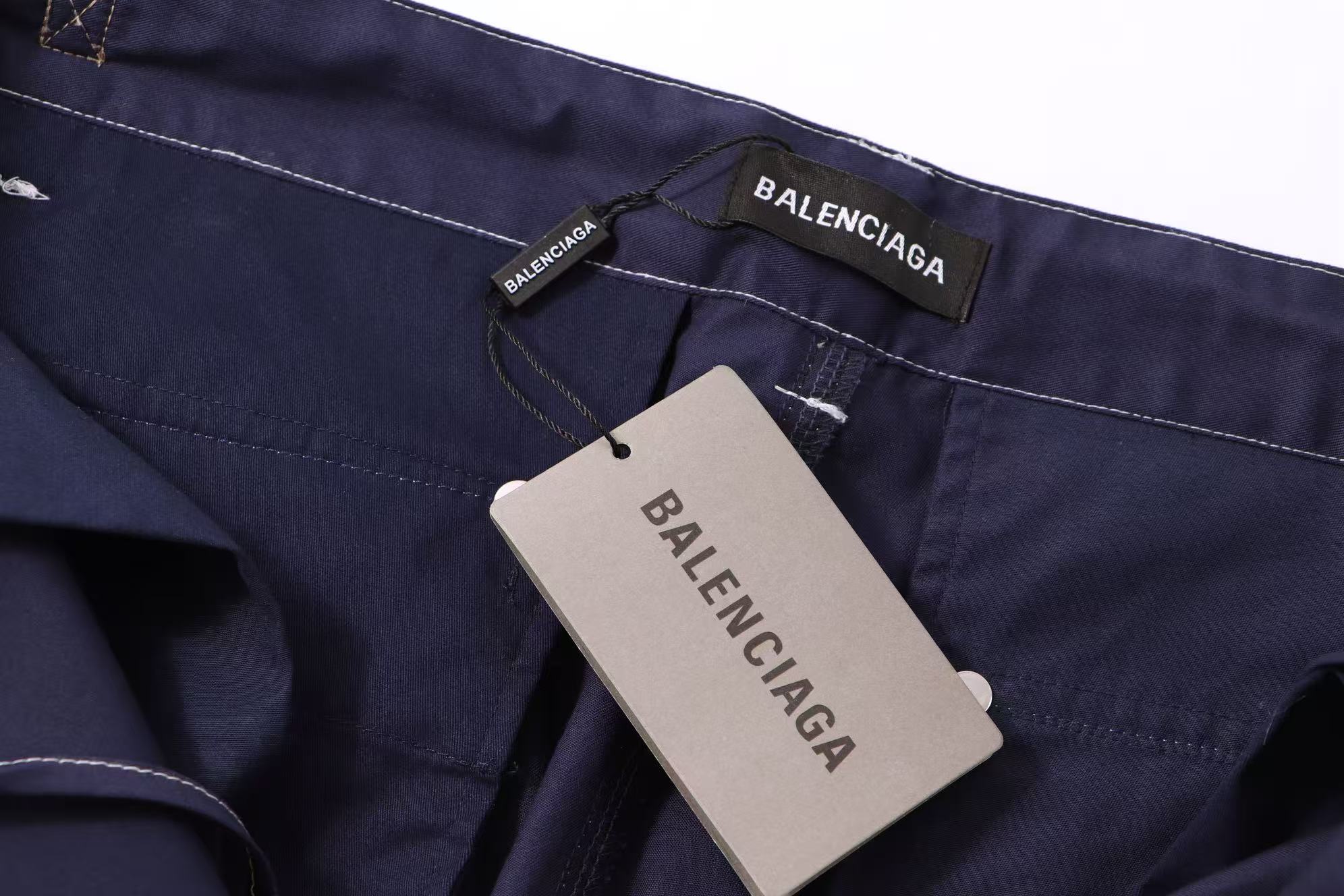 Balenciaga 原單深藍工裝褲 簡約線條設計感日常穿搭| 7 Balenciaga 原單深藍工裝褲 簡約線條設計感日常穿搭