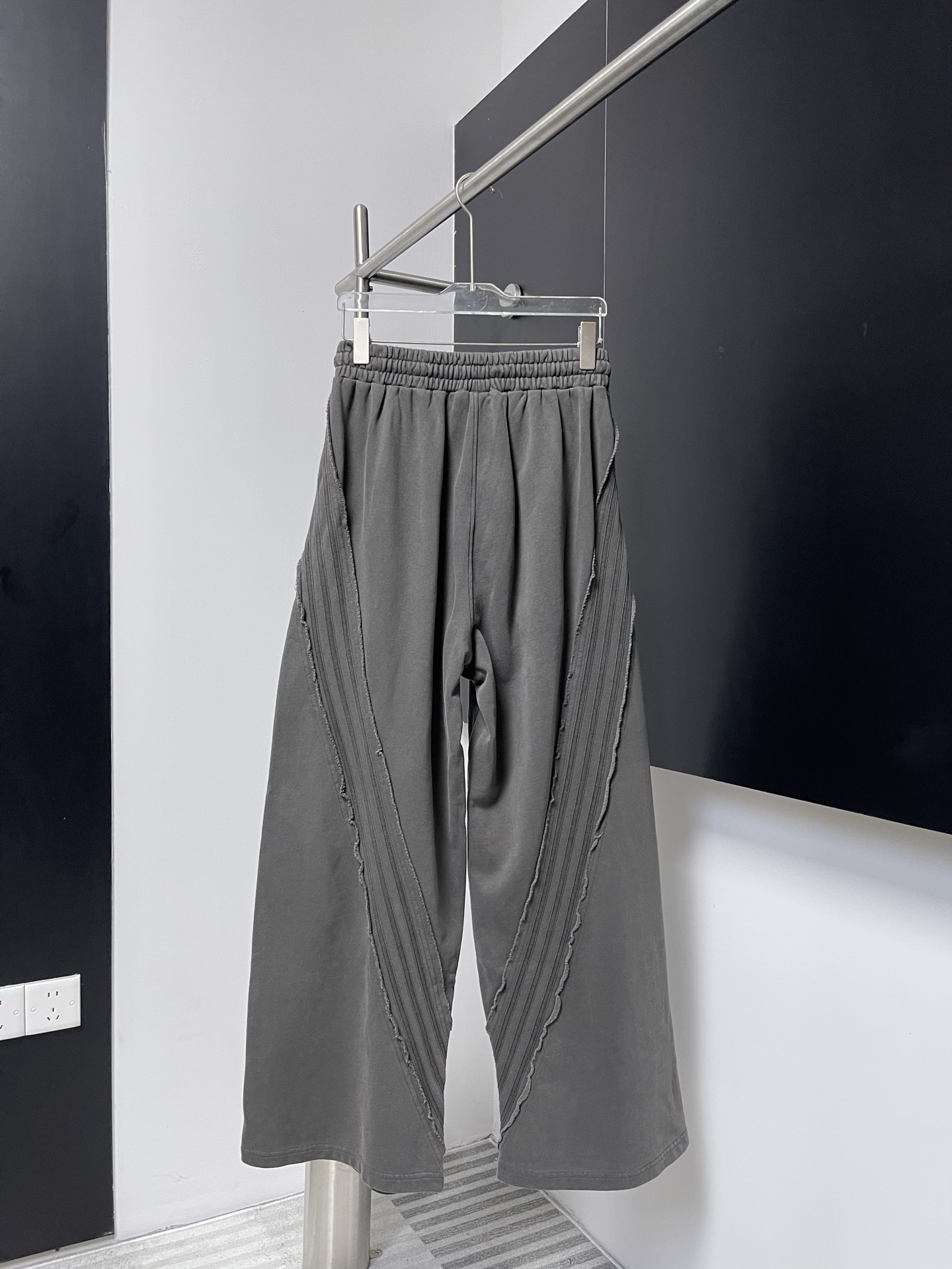 Balenciaga 高仿男士素面水洗棉質休閒褲 低調灰潮流百搭款| 13 Balenciaga 高仿男士素面水洗棉質休閒褲 低調灰潮流百搭款