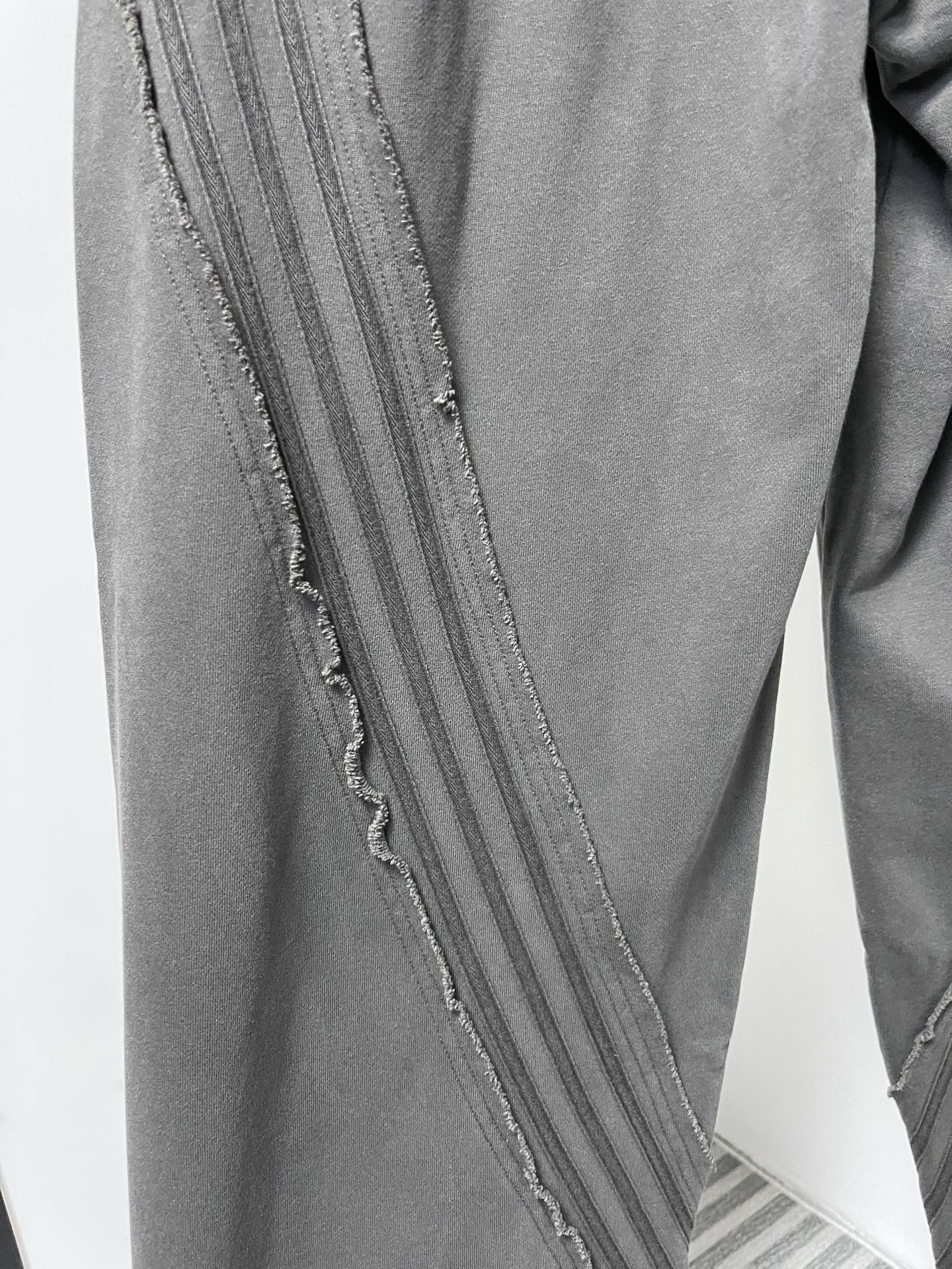 Balenciaga 高仿男士素面水洗棉質休閒褲 低調灰潮流百搭款| 7 Balenciaga 高仿男士素面水洗棉質休閒褲 低調灰潮流百搭款