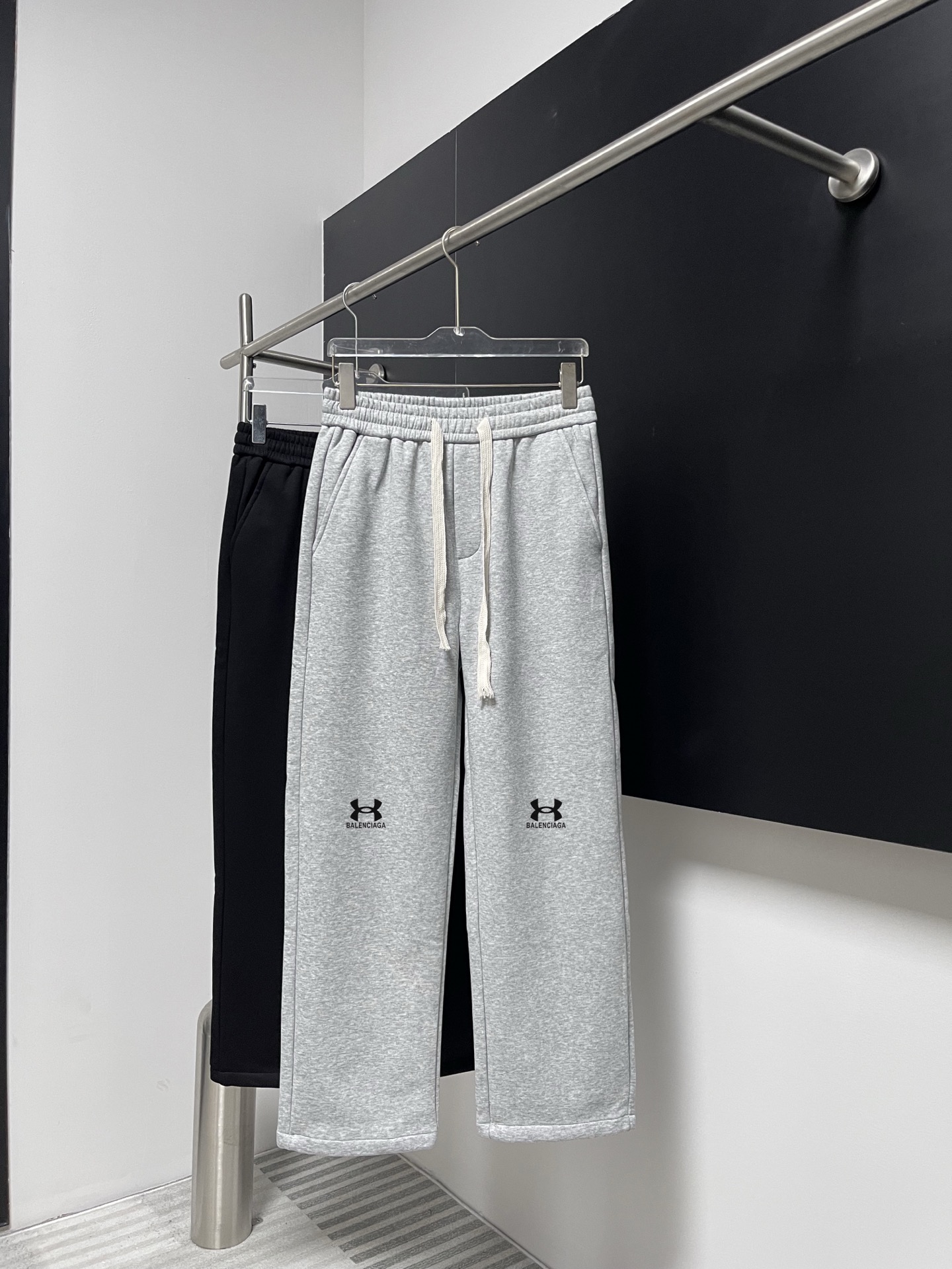 Balenciaga 高仿男士雙Logo運動長褲 黑色休閒寬版設計| 6 Balenciaga 高仿男士雙Logo運動長褲 黑色休閒寬版設計